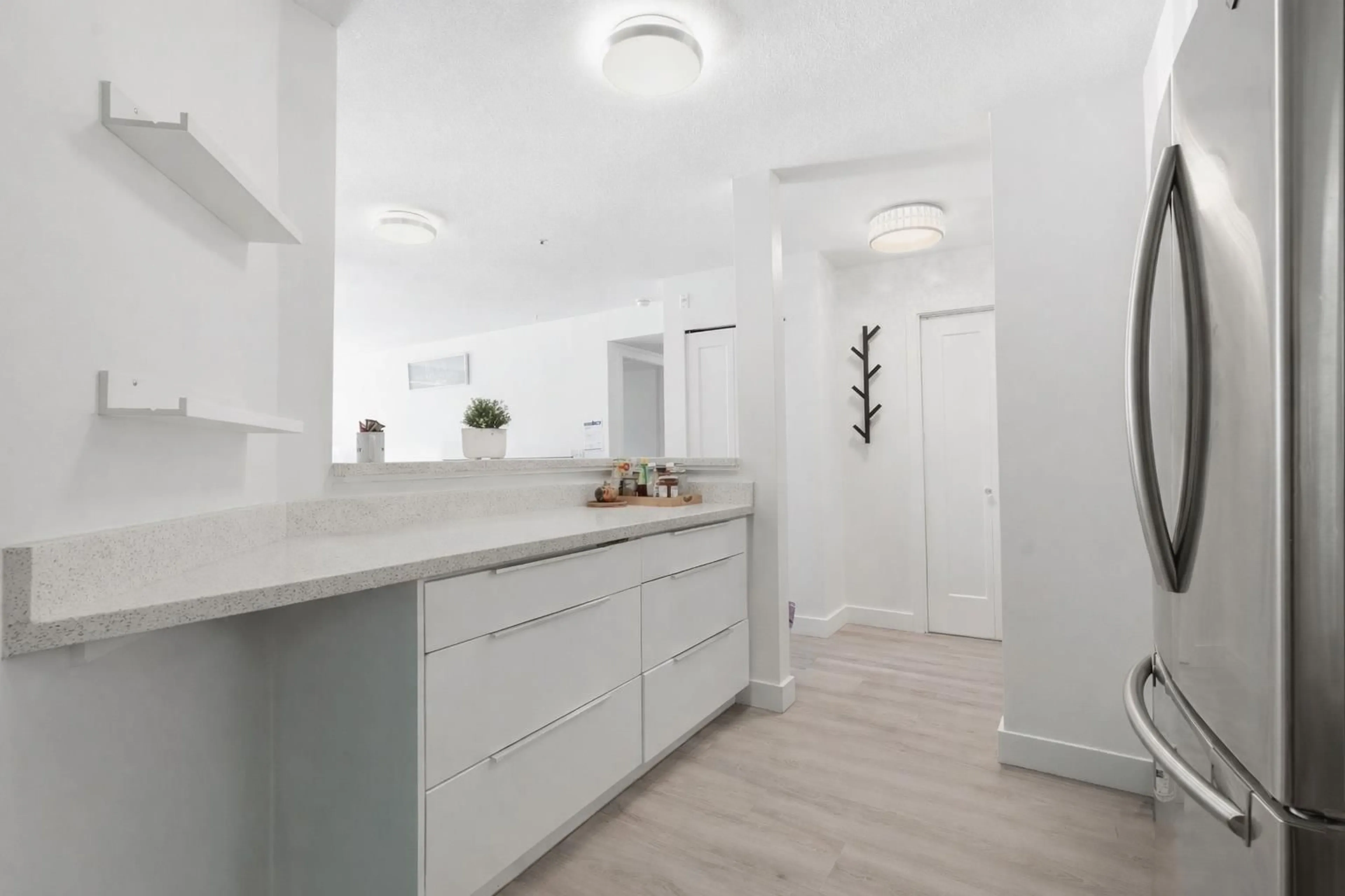 Open concept kitchen, ceramic/tile floor for 131 - 33173 OLD YALE ROAD, Abbotsford British Columbia V2S2J4