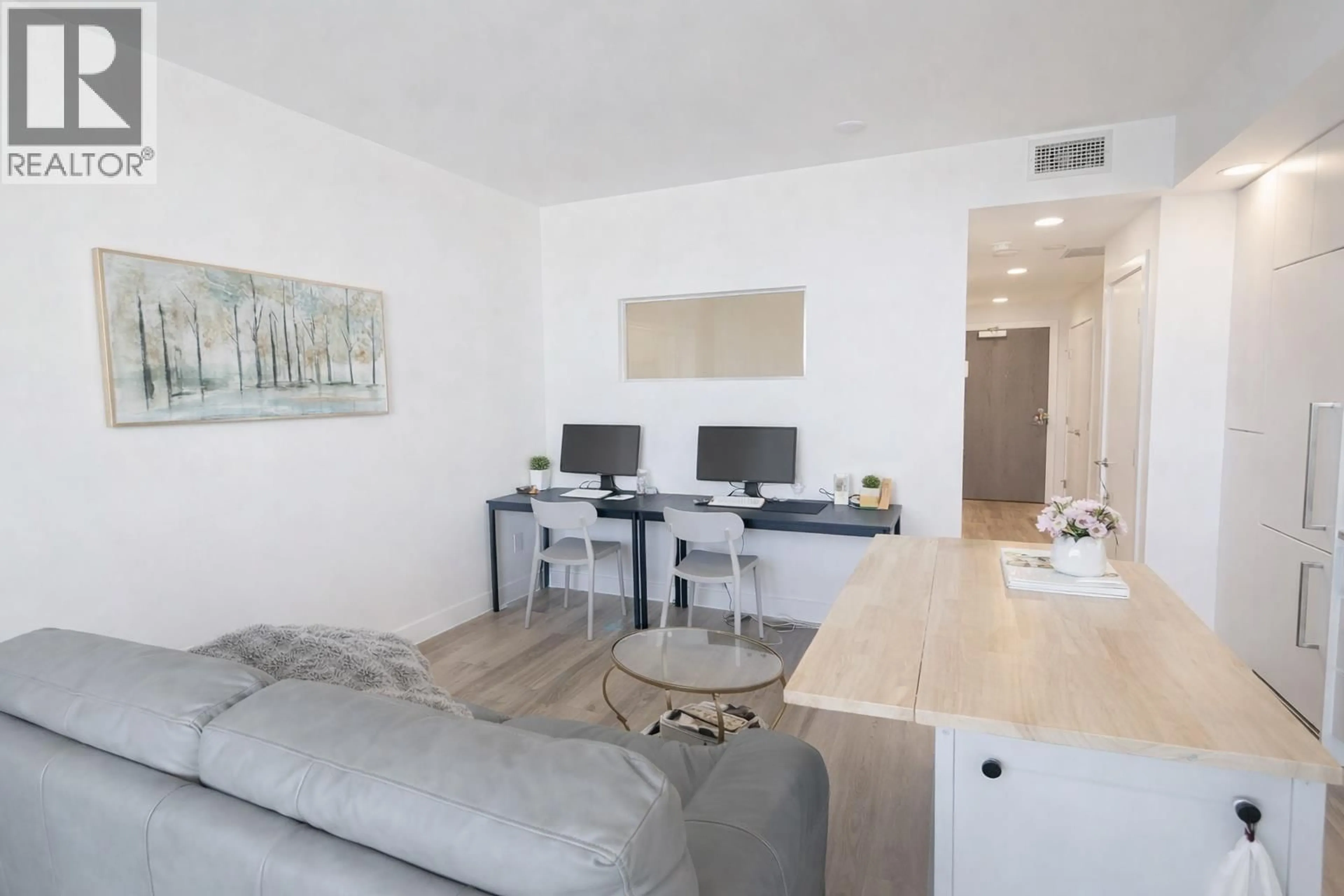 A pic of a room for 1003 - 4433 ALASKA STREET, Burnaby British Columbia V5C5T3