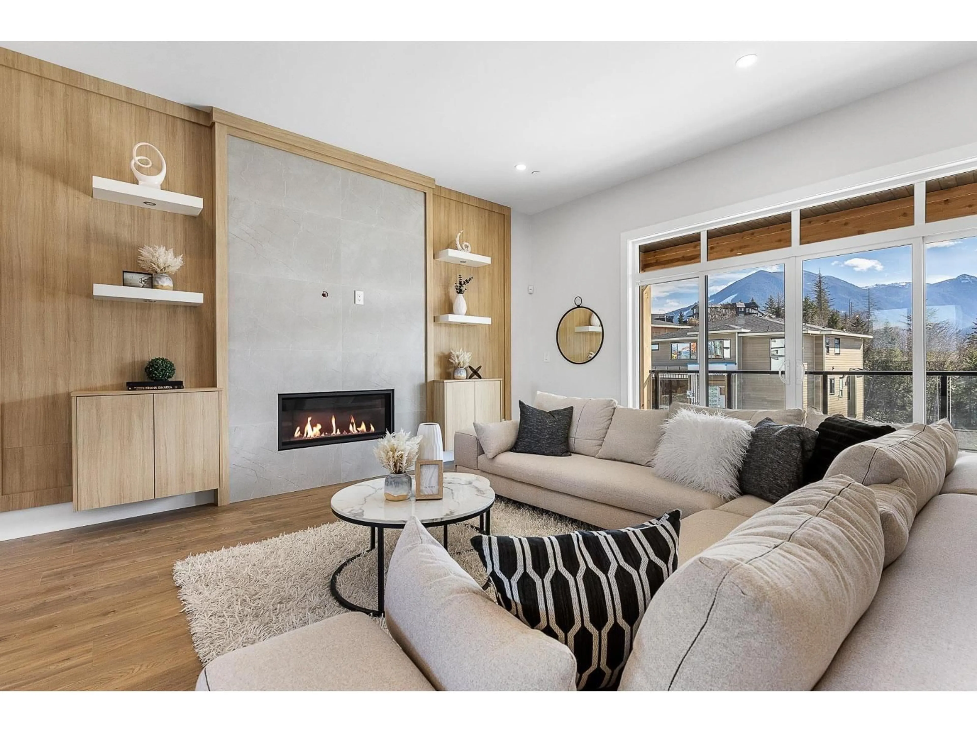 Living room with furniture, wood/laminate floor for 46143 CRESTVIEW DRIVE, Chilliwack British Columbia V2R6G4