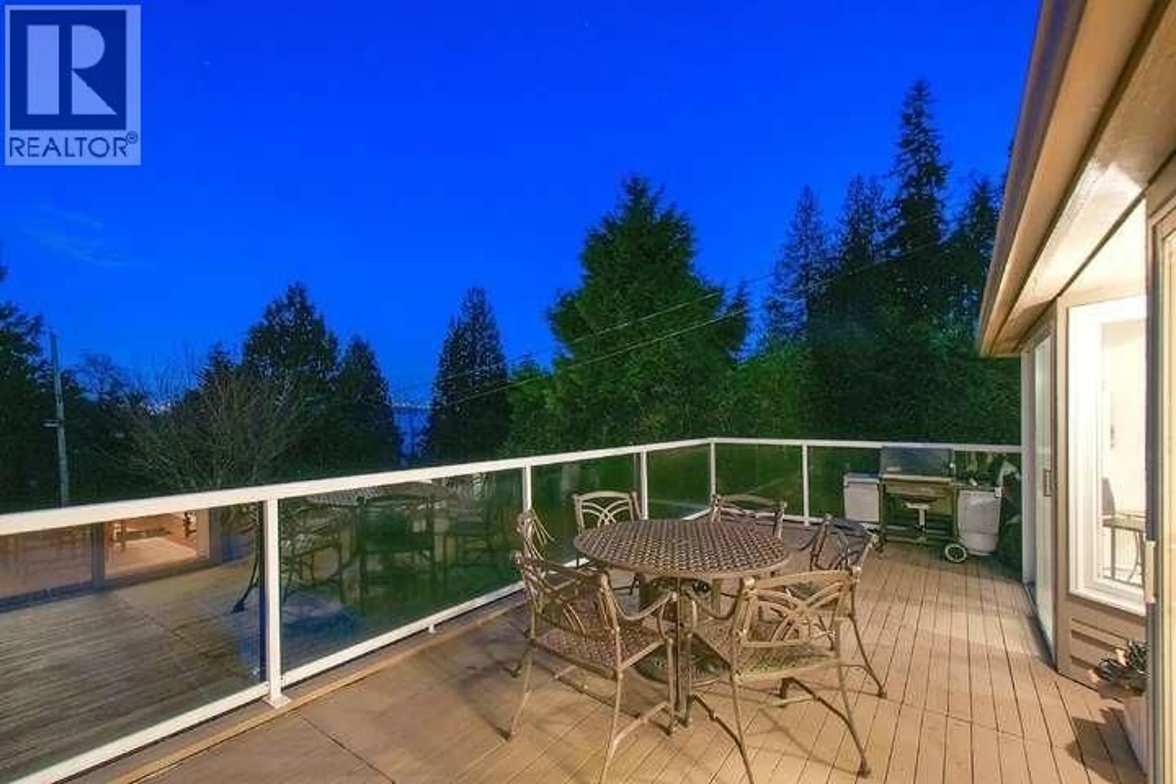 Patio, unknown for 457 HILLCREST STREET, West Vancouver British Columbia V7V2L8