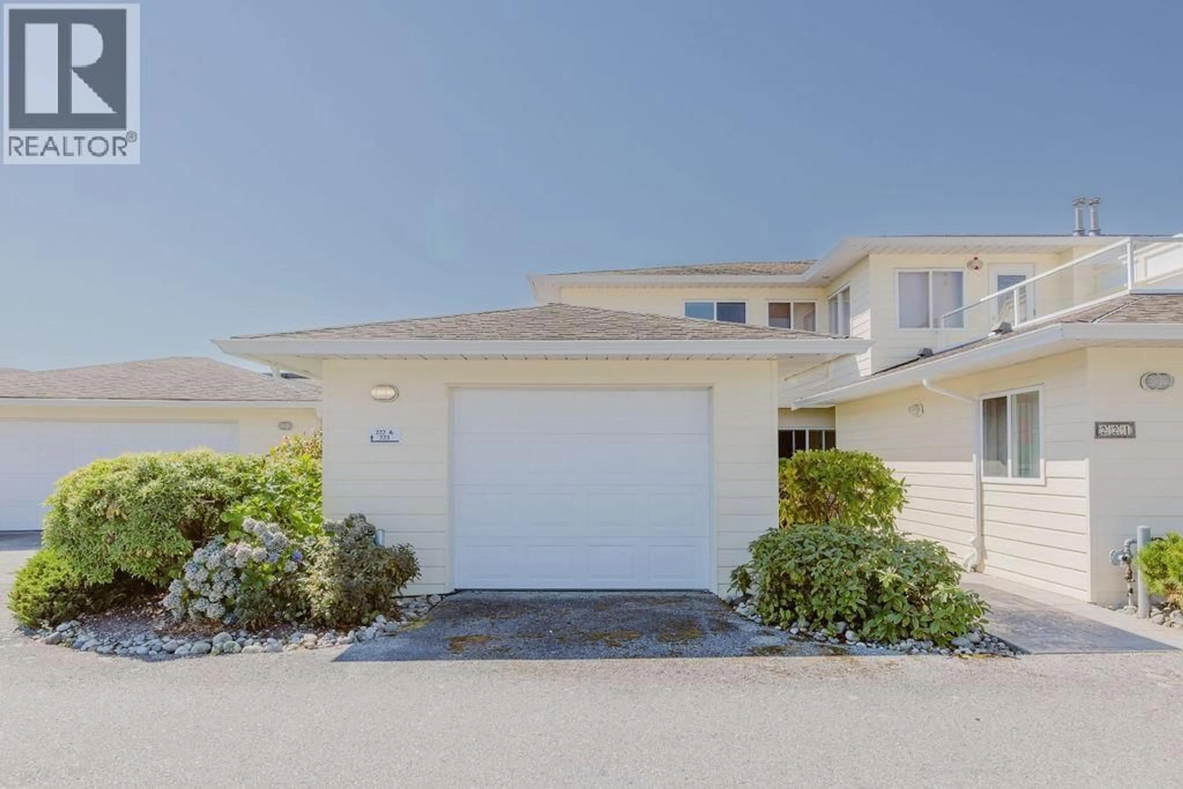 Home with vinyl exterior material, street for 222 - 1585 FIELD ROAD, Sechelt British Columbia V7Z0H1