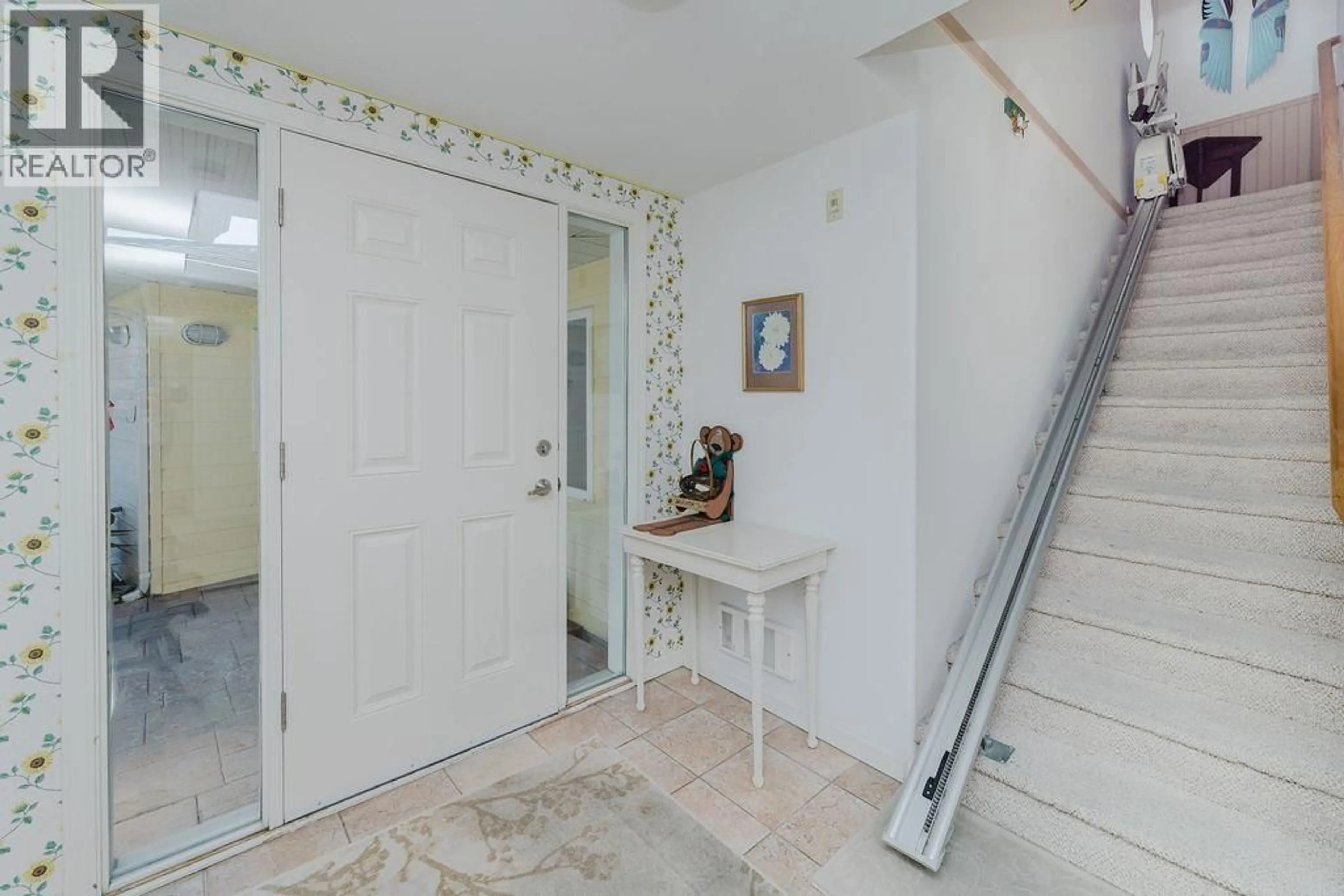 Indoor entryway for 222 - 1585 FIELD ROAD, Sechelt British Columbia V7Z0H1