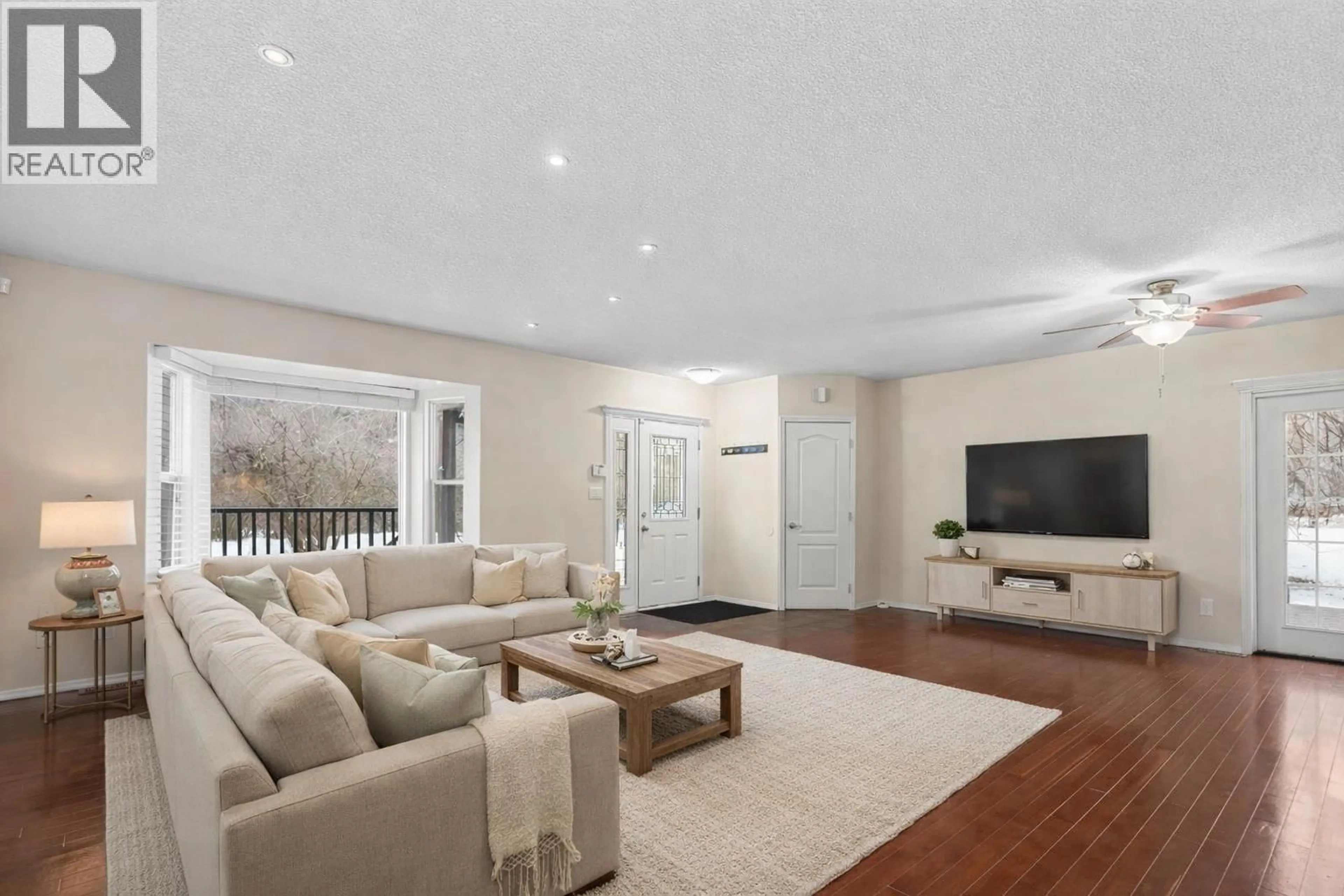 Living room with furniture, unknown for 622 CUTBANK ROAD, Prince George British Columbia V2K5P4