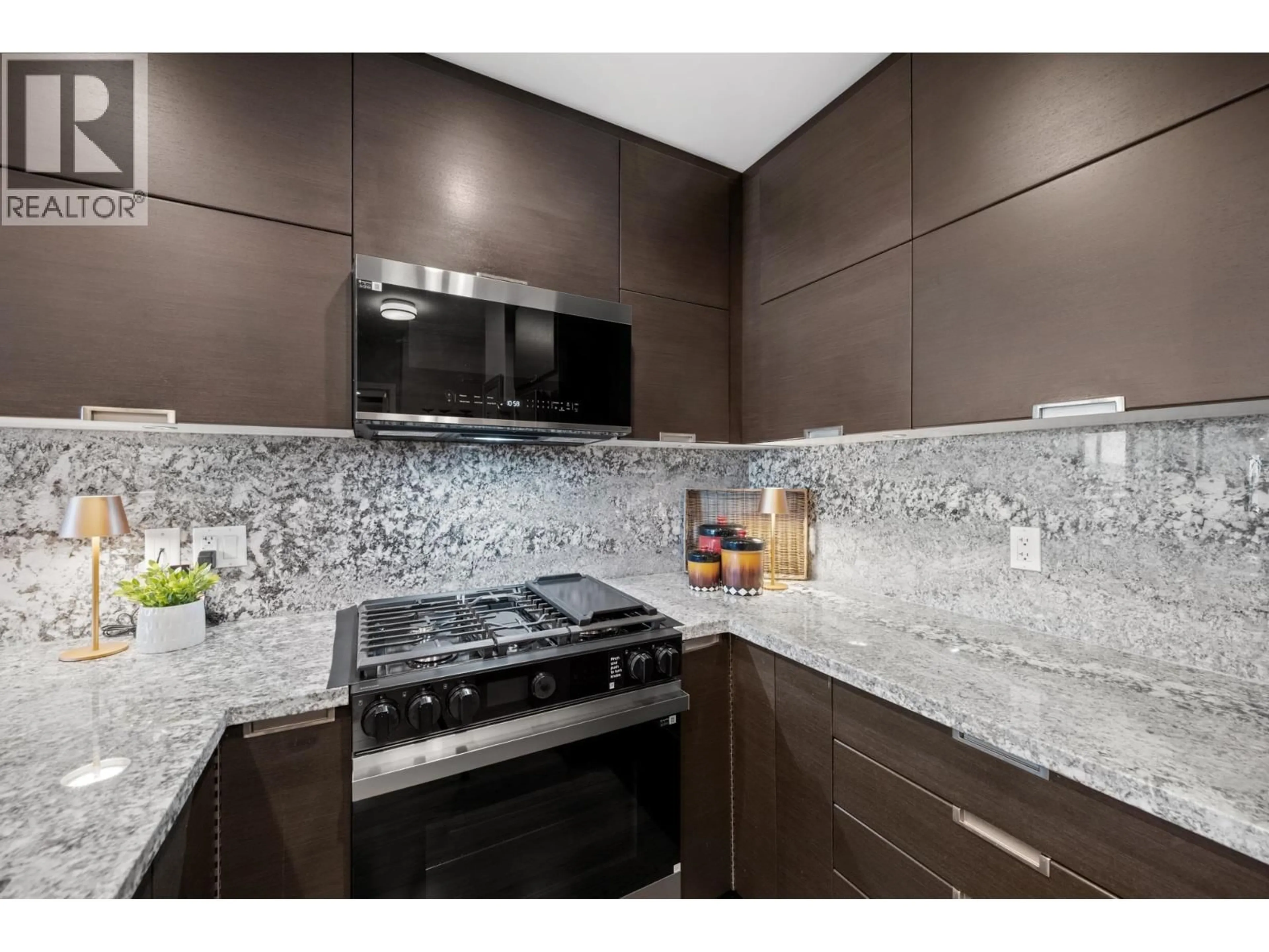 Unknown for 2006 - 2077 ROSSER AVENUE, Burnaby British Columbia V5C0G6