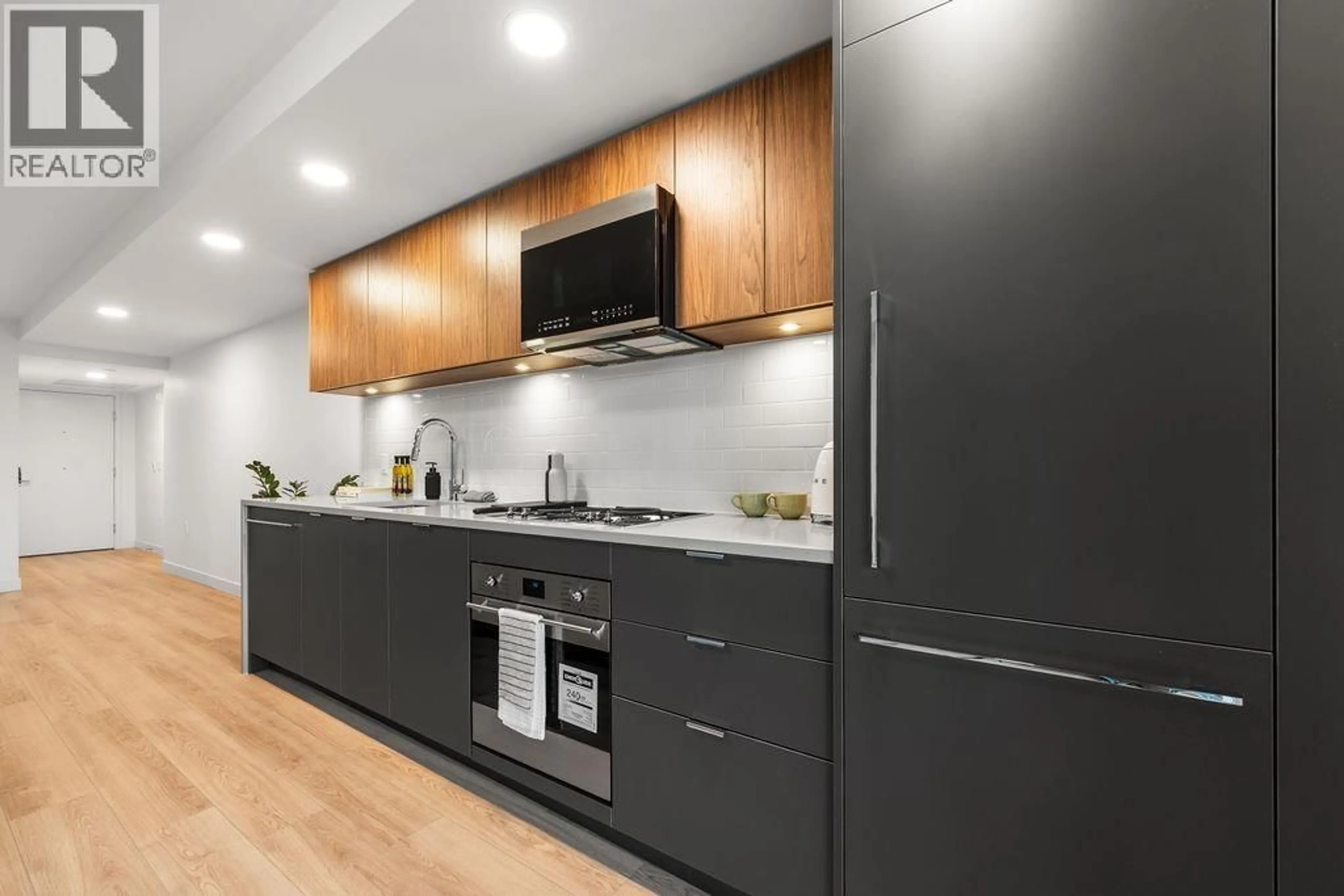 Standard kitchen, unknown for 307 - 2419 GRANT STREET, Vancouver British Columbia V5K3G5