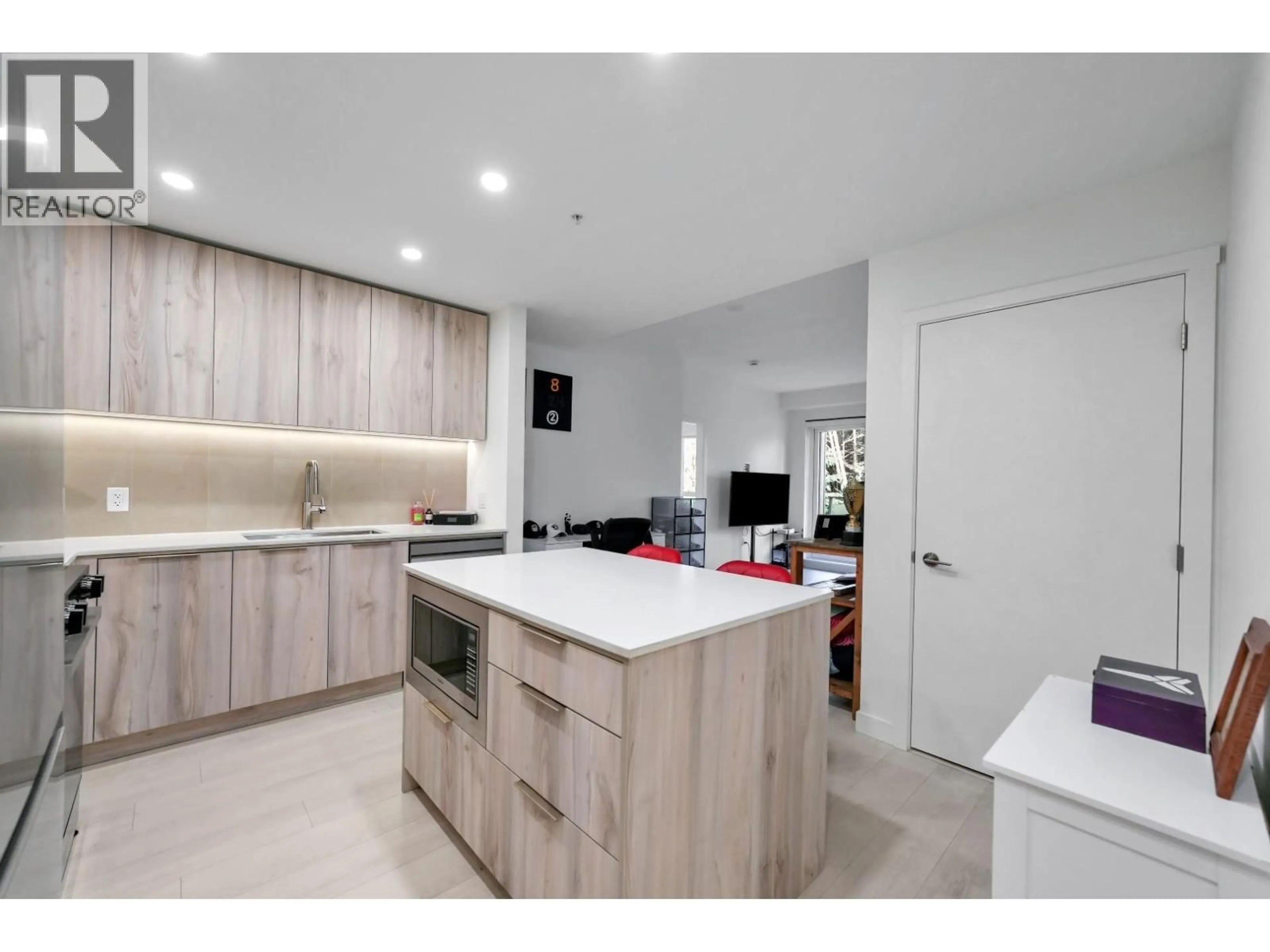 Unknown for 409 - 3596 MALSUM DRIVE, North Vancouver British Columbia V7G0B5