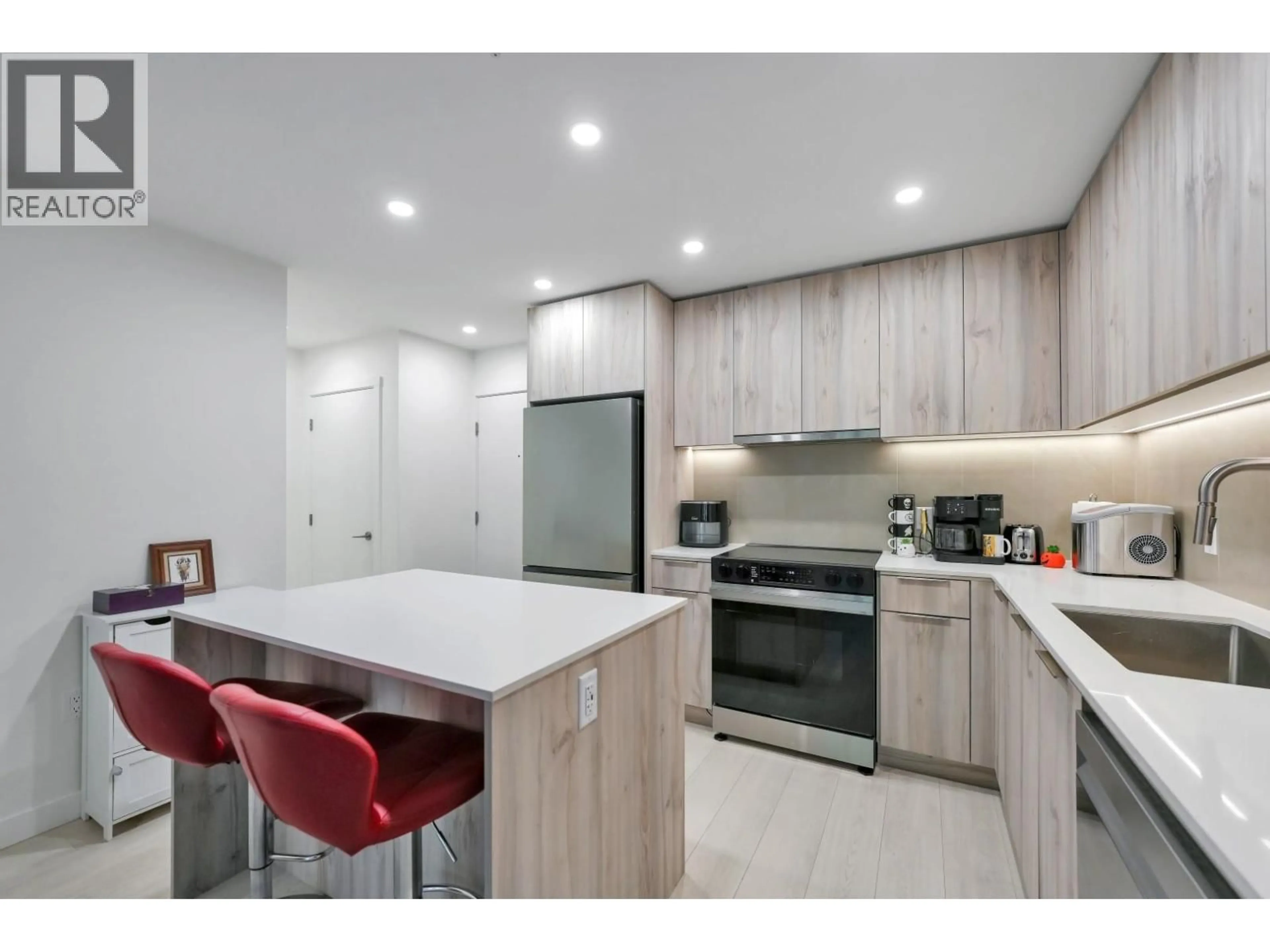 Open concept kitchen, unknown for 409 - 3596 MALSUM DRIVE, North Vancouver British Columbia V7G0B5