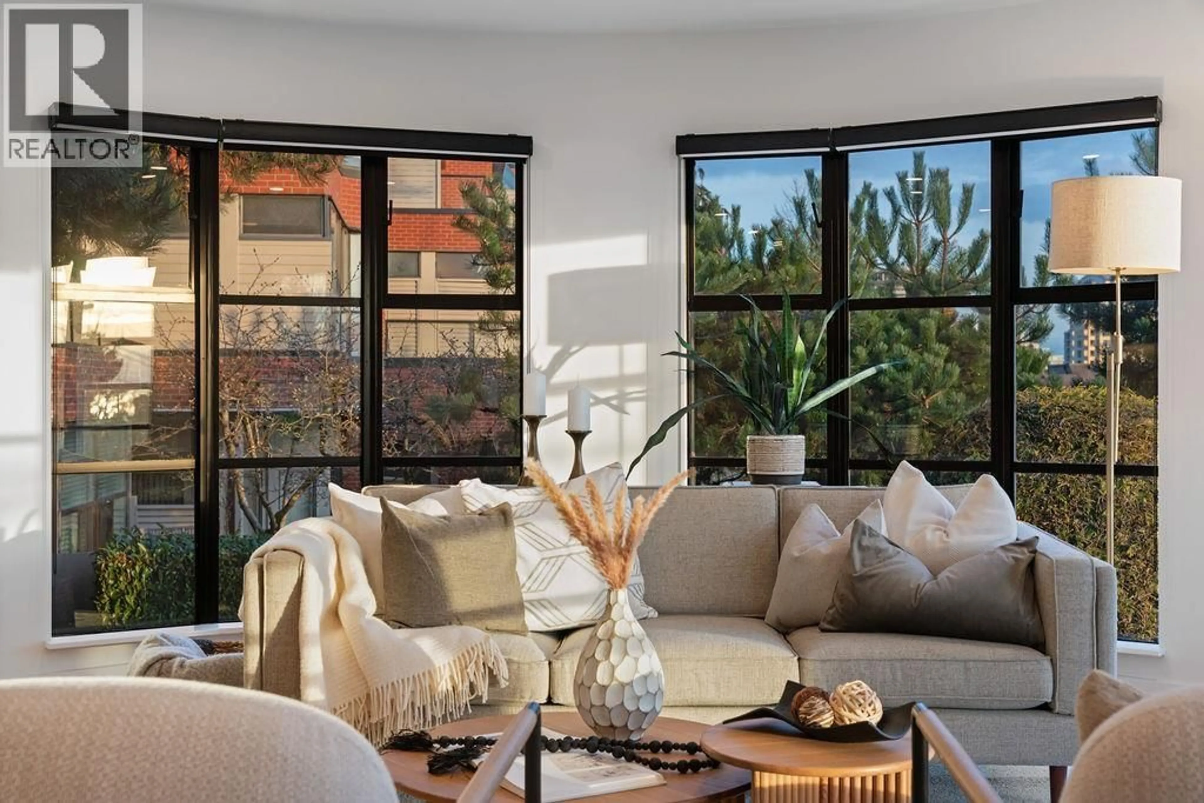 Living room with furniture, ceramic/tile floor for 101 - 2412 HAYWOOD AVENUE, West Vancouver British Columbia V7V1Y1