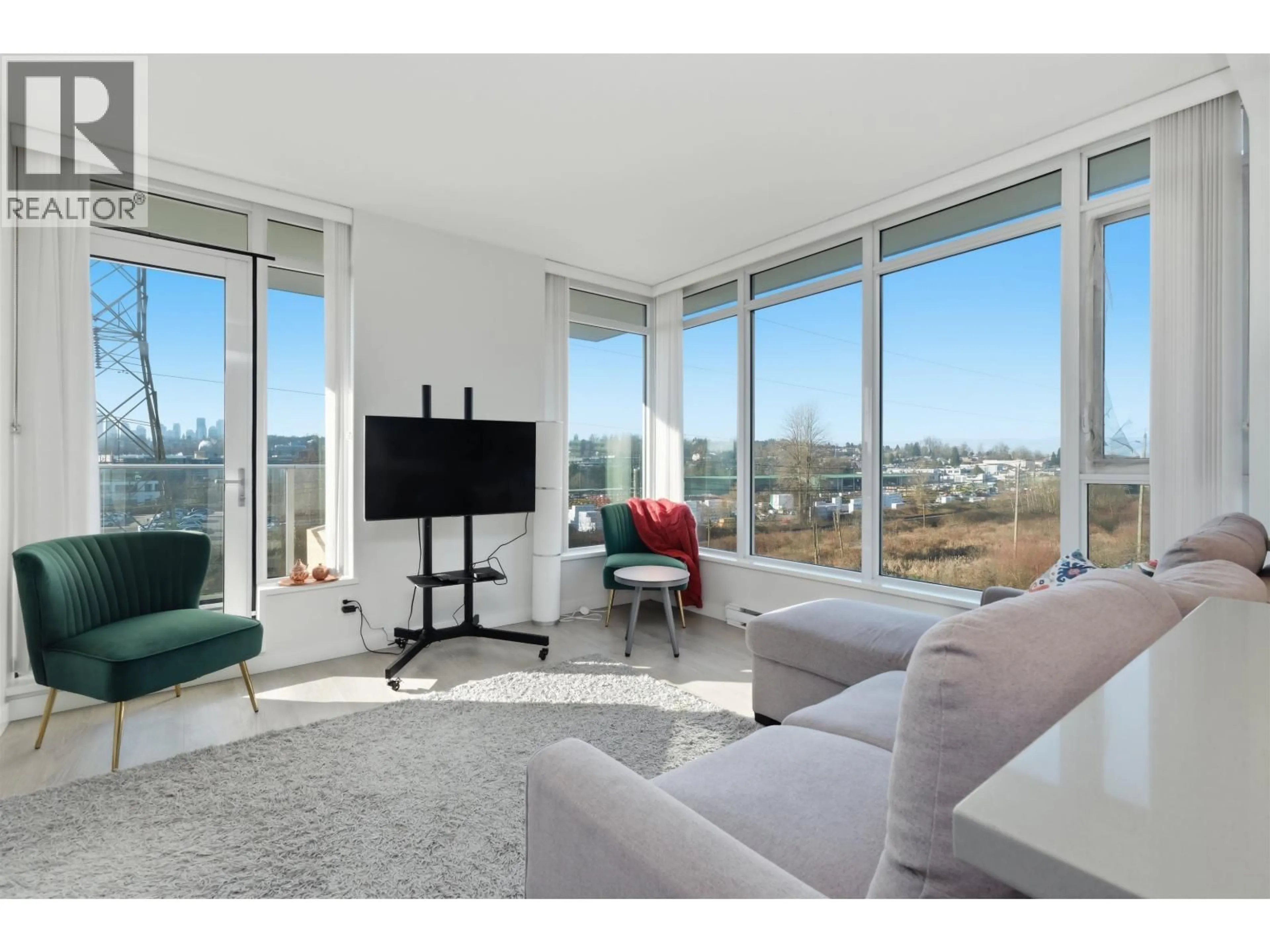 Living room with furniture, unknown for 406 - 2388 MADISON AVENUE, Burnaby British Columbia V5C0K8