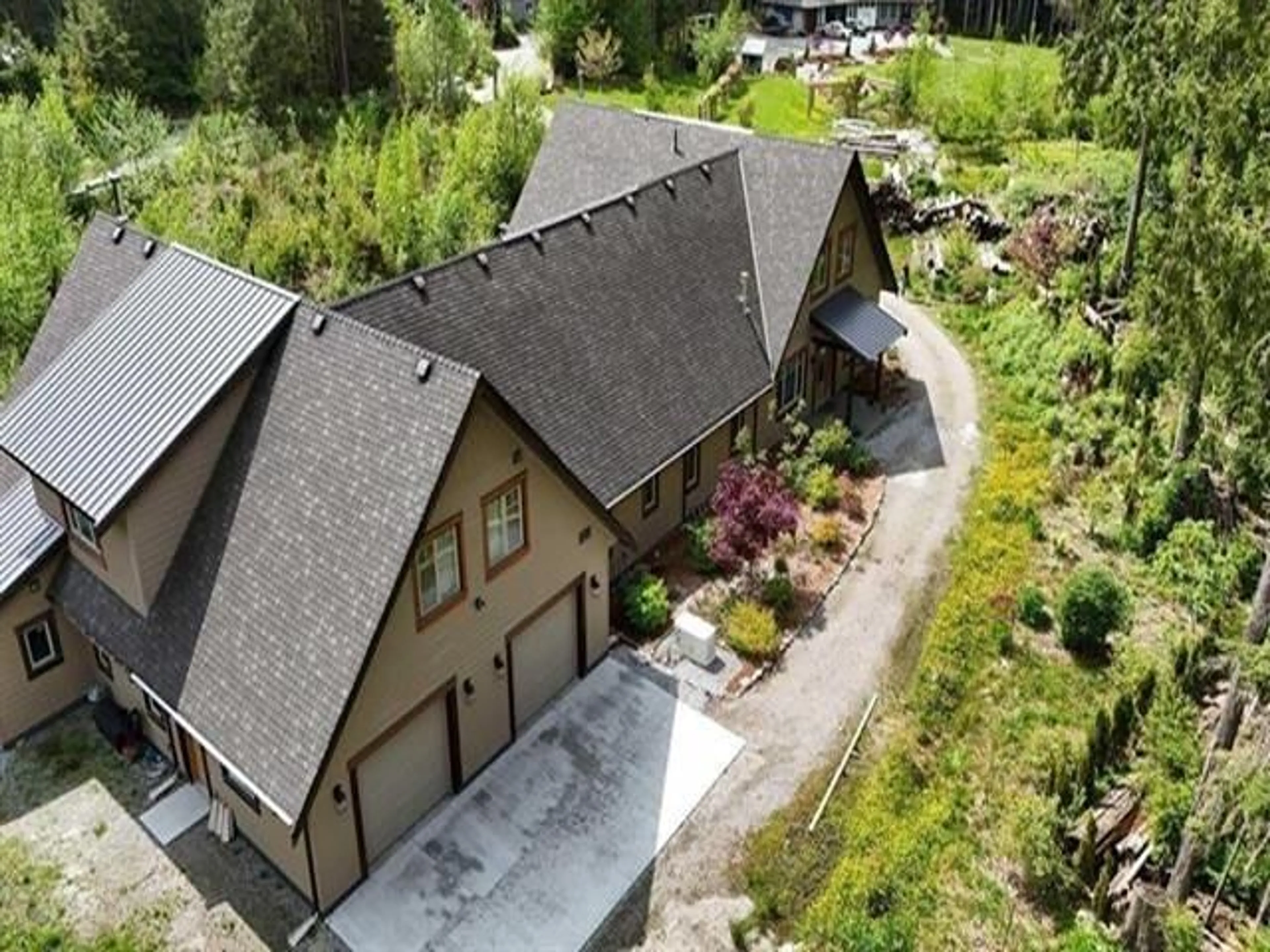 A pic from outside/outdoor area/front of a property/back of a property/a pic from drone, mountain view for 12702 CATHY CRESCENT, Mission British Columbia V4S1C8