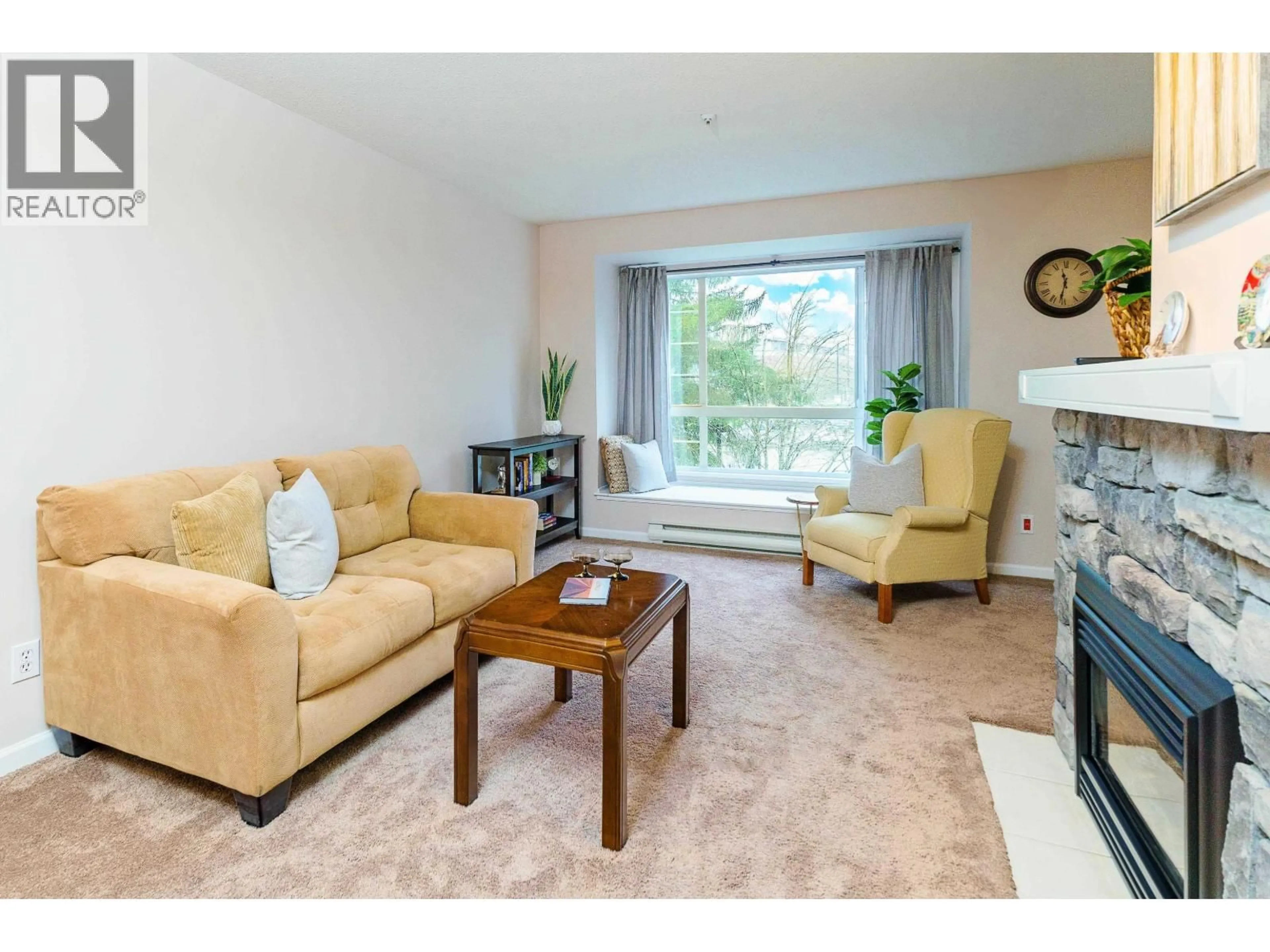 Living room with furniture, unknown for 327 - 1252 TOWN CENTRE BOULEVARD, Coquitlam British Columbia V3B7R7