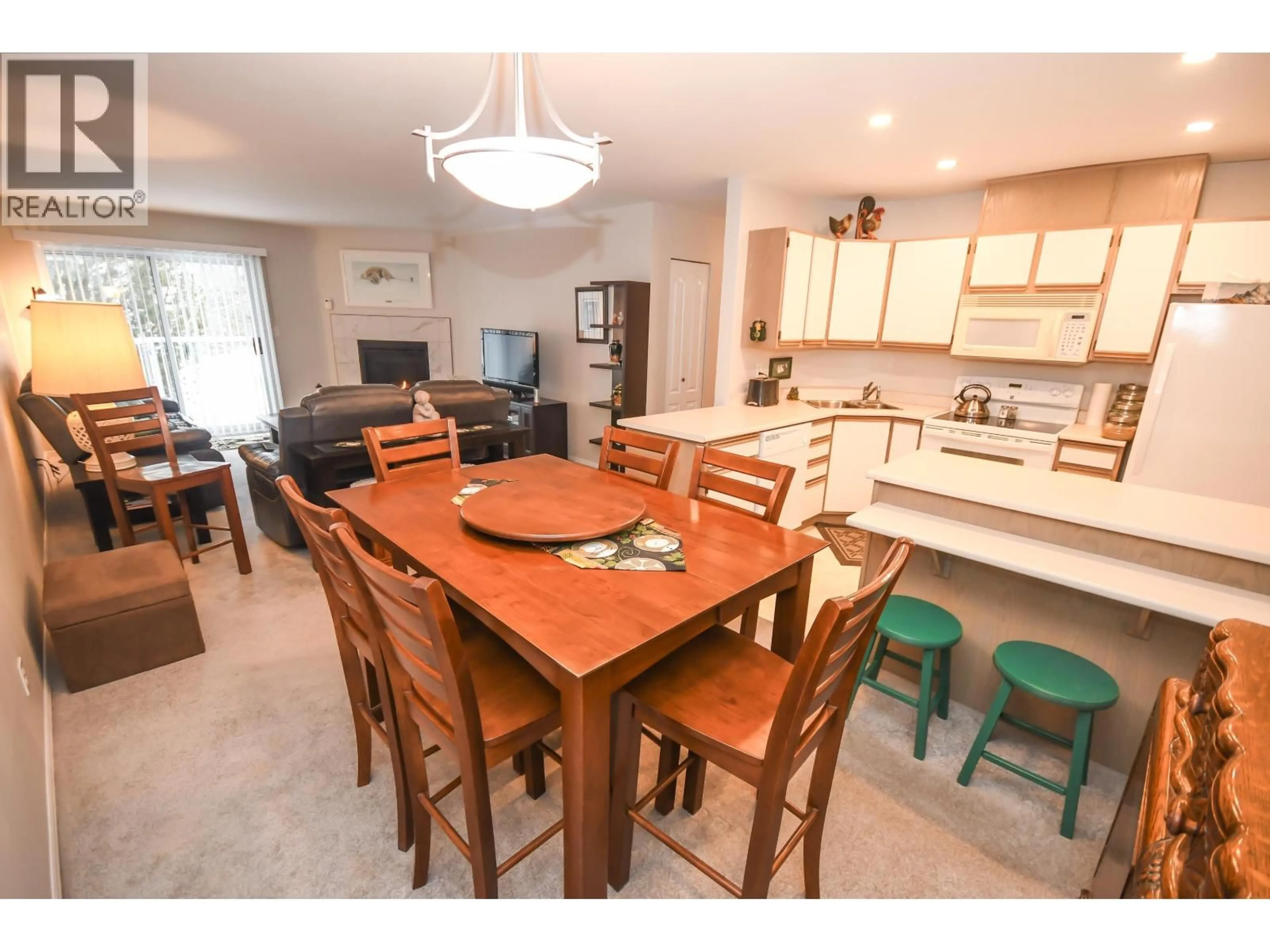 Dining room, wood/laminate floor for 105 - 7255 SOUTHRIDGE AVENUE, Prince George British Columbia V2N4Z3