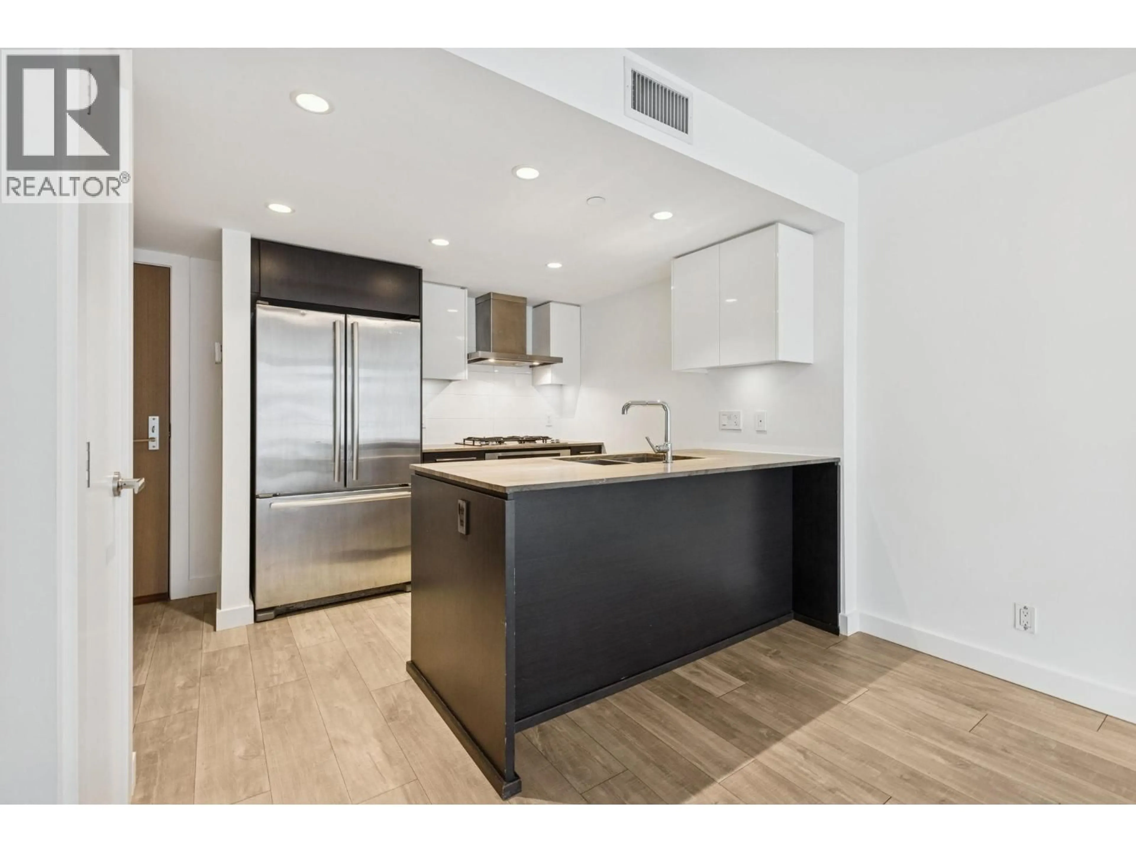 Open concept kitchen, unknown for 816 - 1618 QUEBEC STREET, Vancouver British Columbia V6A0C5