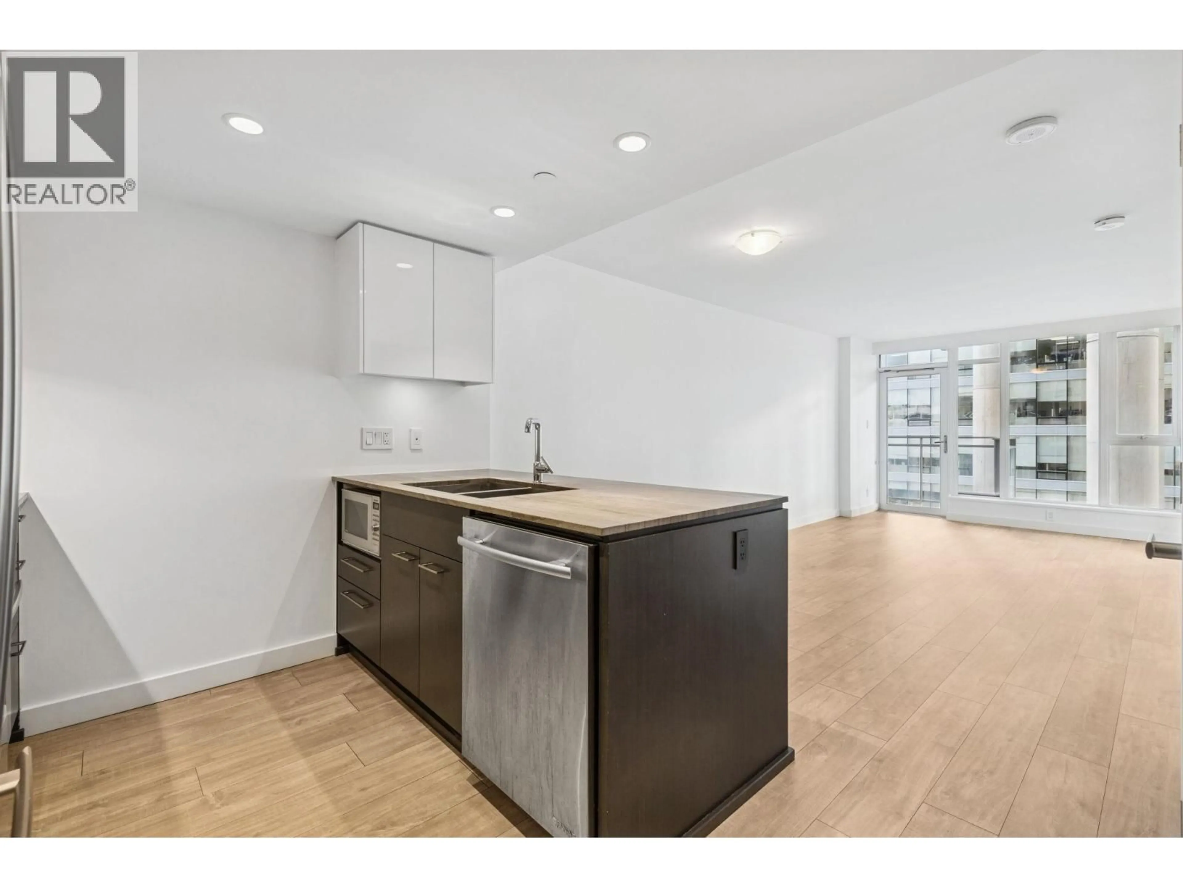 Open concept kitchen, unknown for 816 - 1618 QUEBEC STREET, Vancouver British Columbia V6A0C5