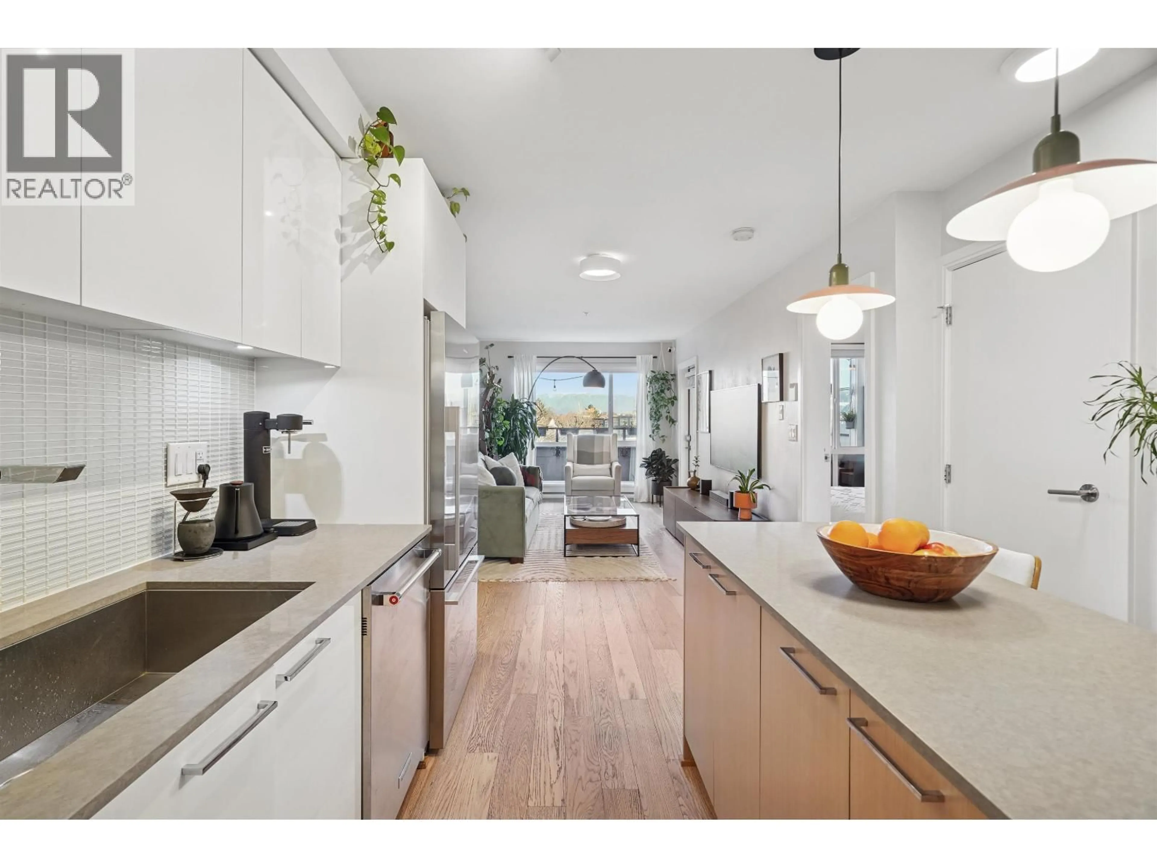 Open concept kitchen, unknown for 206 - 233 KINGSWAY, Vancouver British Columbia V5T3J5