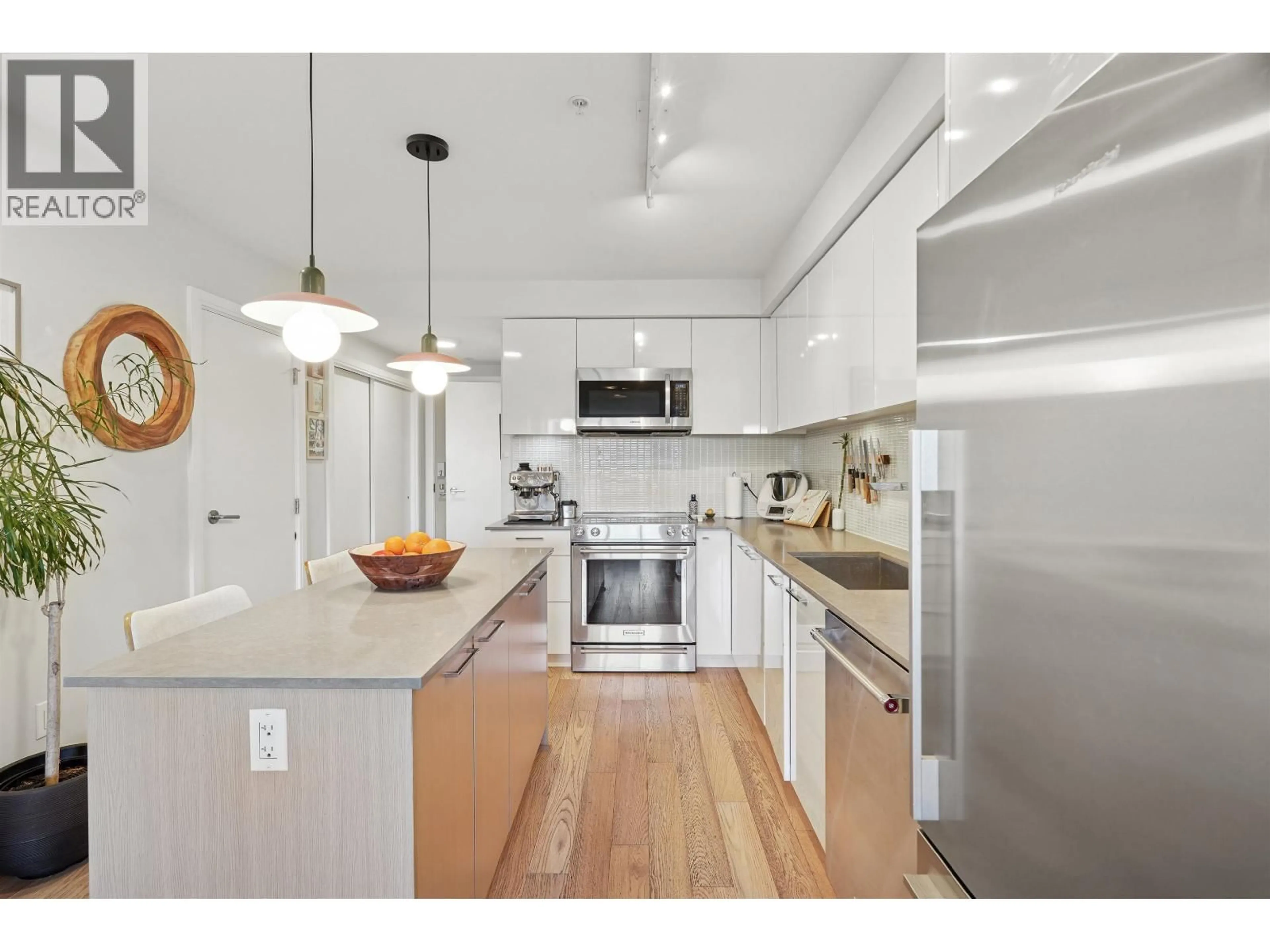Open concept kitchen, unknown for 206 - 233 KINGSWAY, Vancouver British Columbia V5T3J5