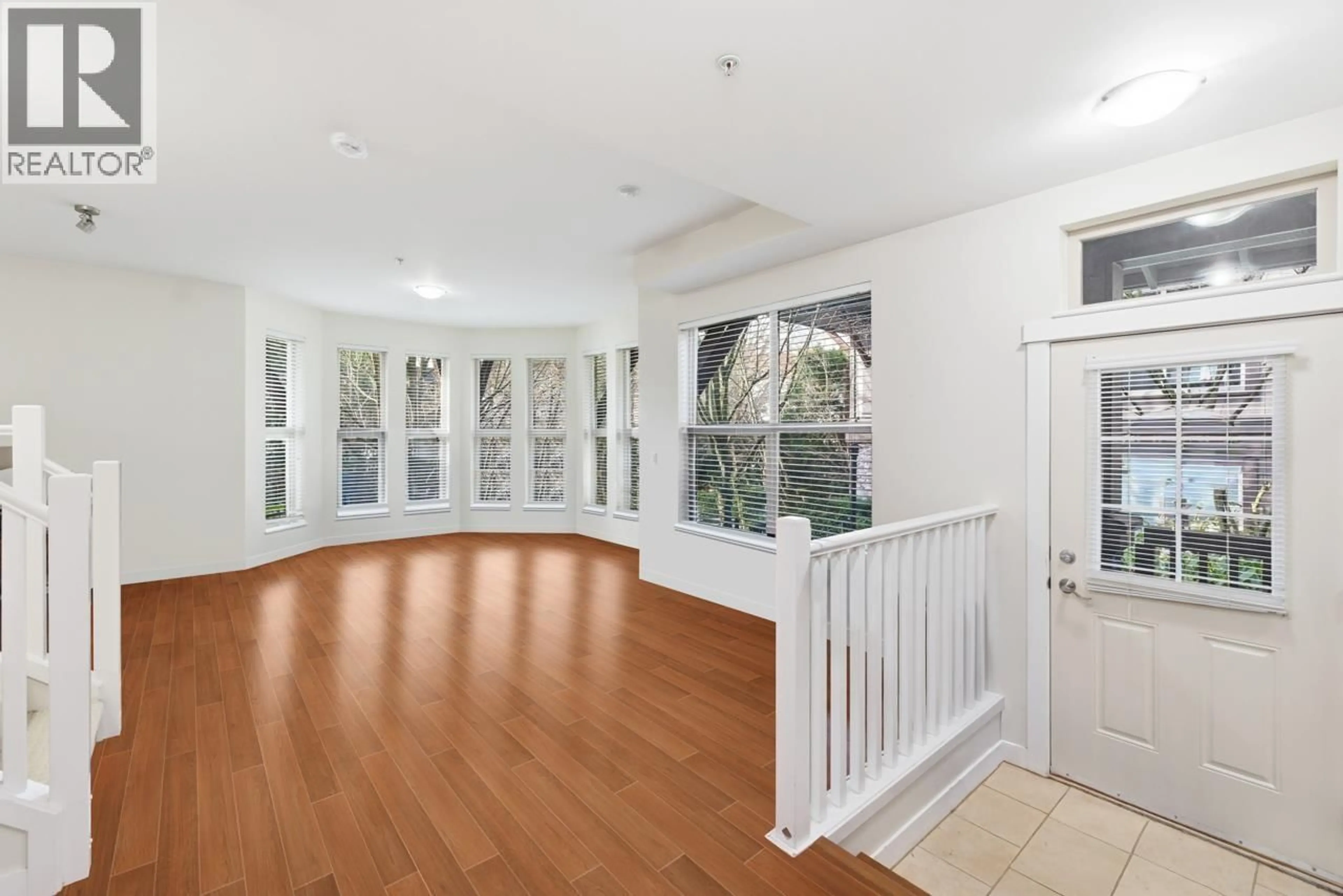 Indoor foyer for 310 14TH STREET, North Vancouver British Columbia V7L2N6