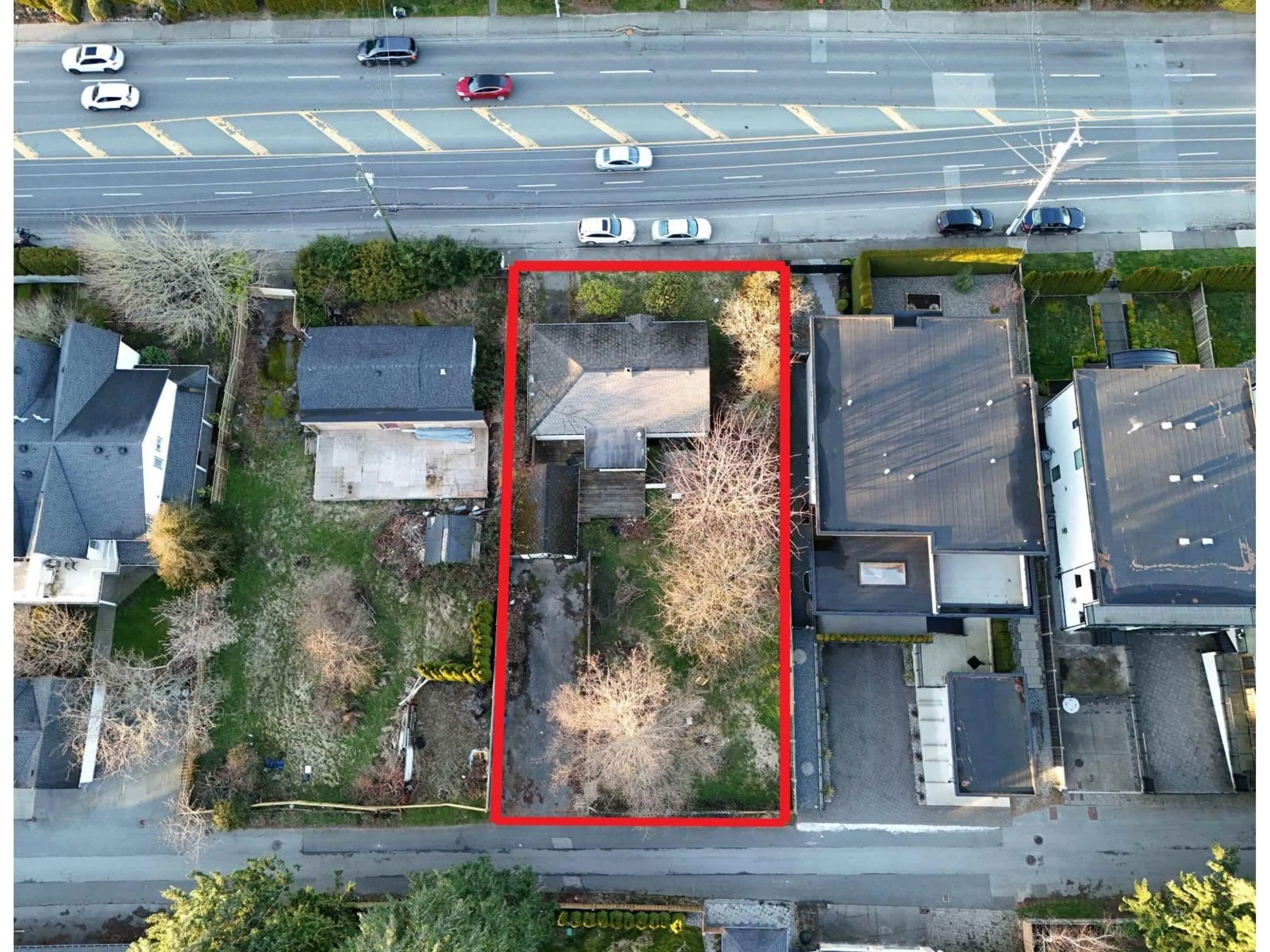 A pic from outside/outdoor area/front of a property/back of a property/a pic from drone, street for 14068 NORTH BLUFF ROAD, White Rock British Columbia V4B3C3