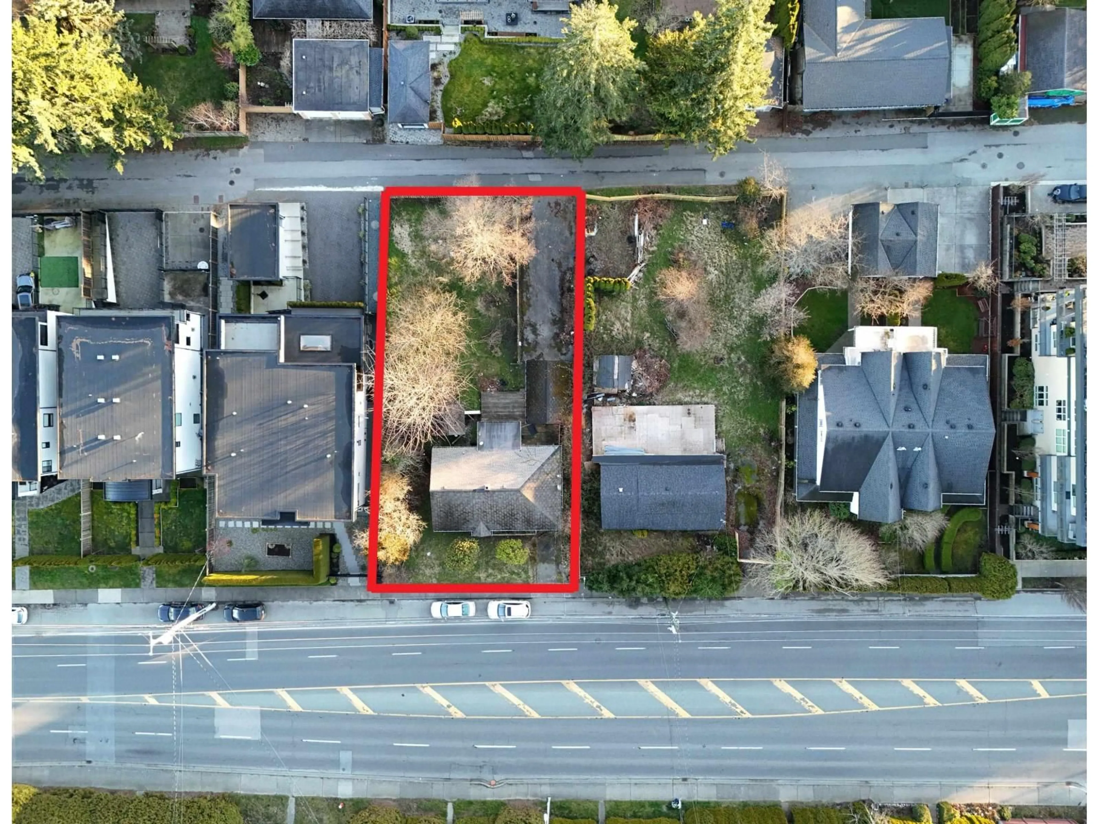 A pic from outside/outdoor area/front of a property/back of a property/a pic from drone, street for 14068 NORTH BLUFF ROAD, White Rock British Columbia V4B3C3