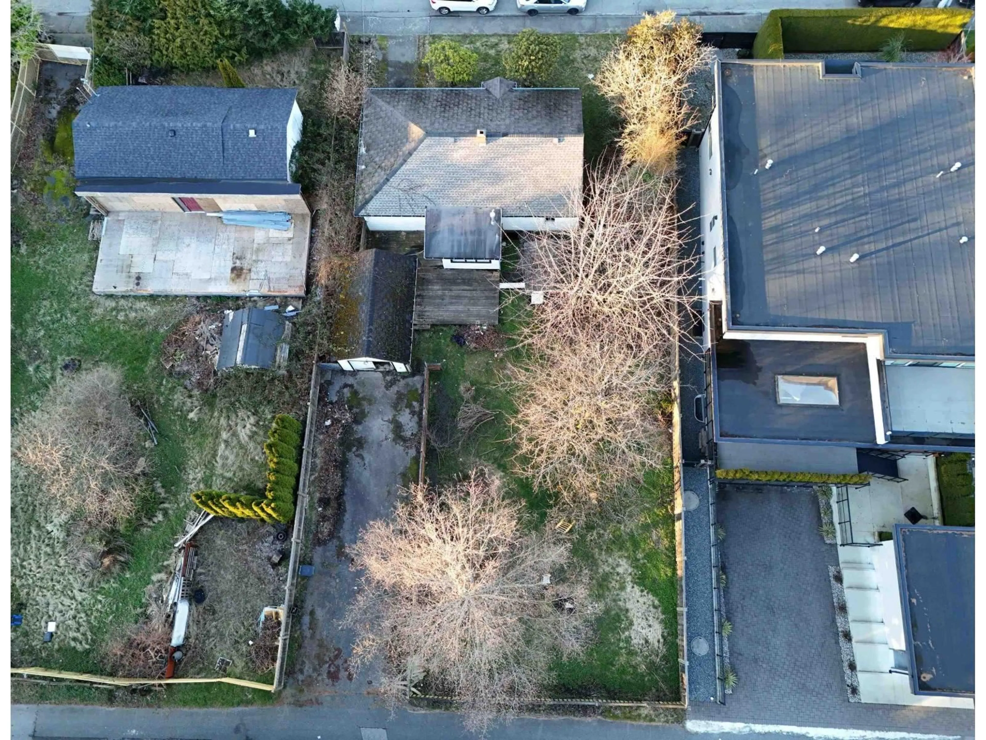 A pic from outside/outdoor area/front of a property/back of a property/a pic from drone, street for 14068 NORTH BLUFF ROAD, White Rock British Columbia V4B3C3