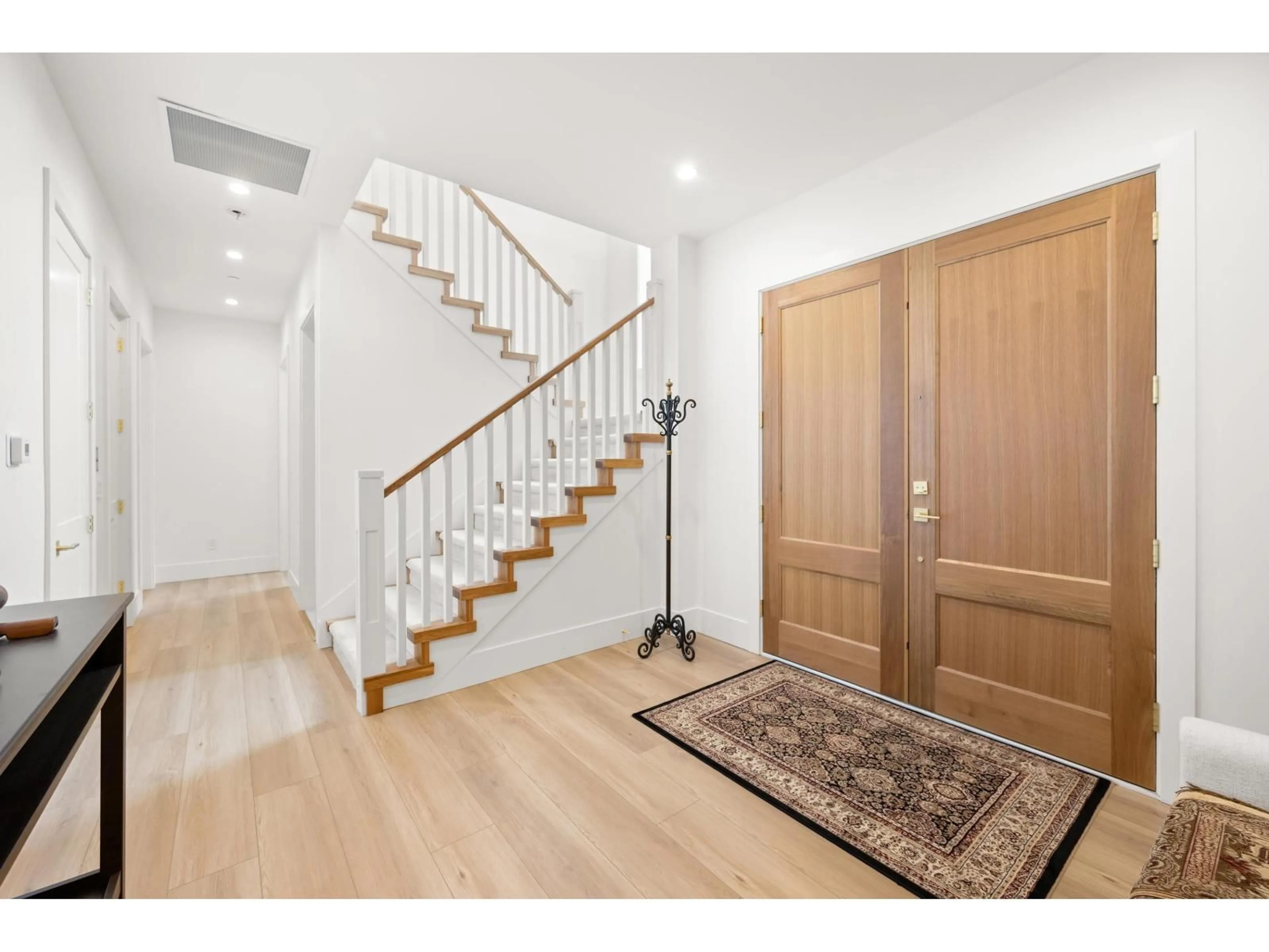 Indoor entryway for 1113 DOLPHIN STREET, White Rock British Columbia V4B4G6