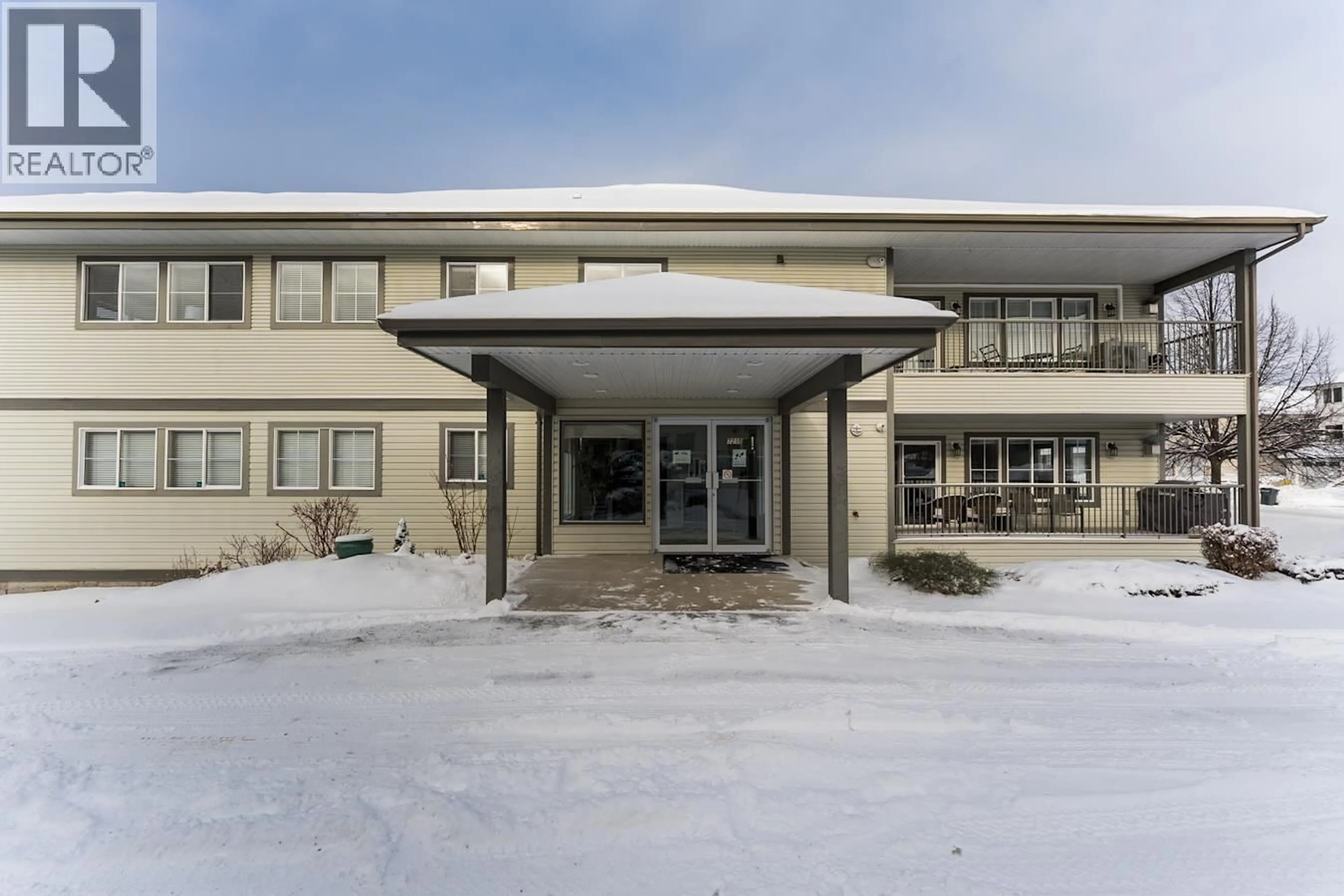 Indoor foyer for 101 - 7215 SOUTHRIDGE AVENUE, Prince George British Columbia V2N4Z3