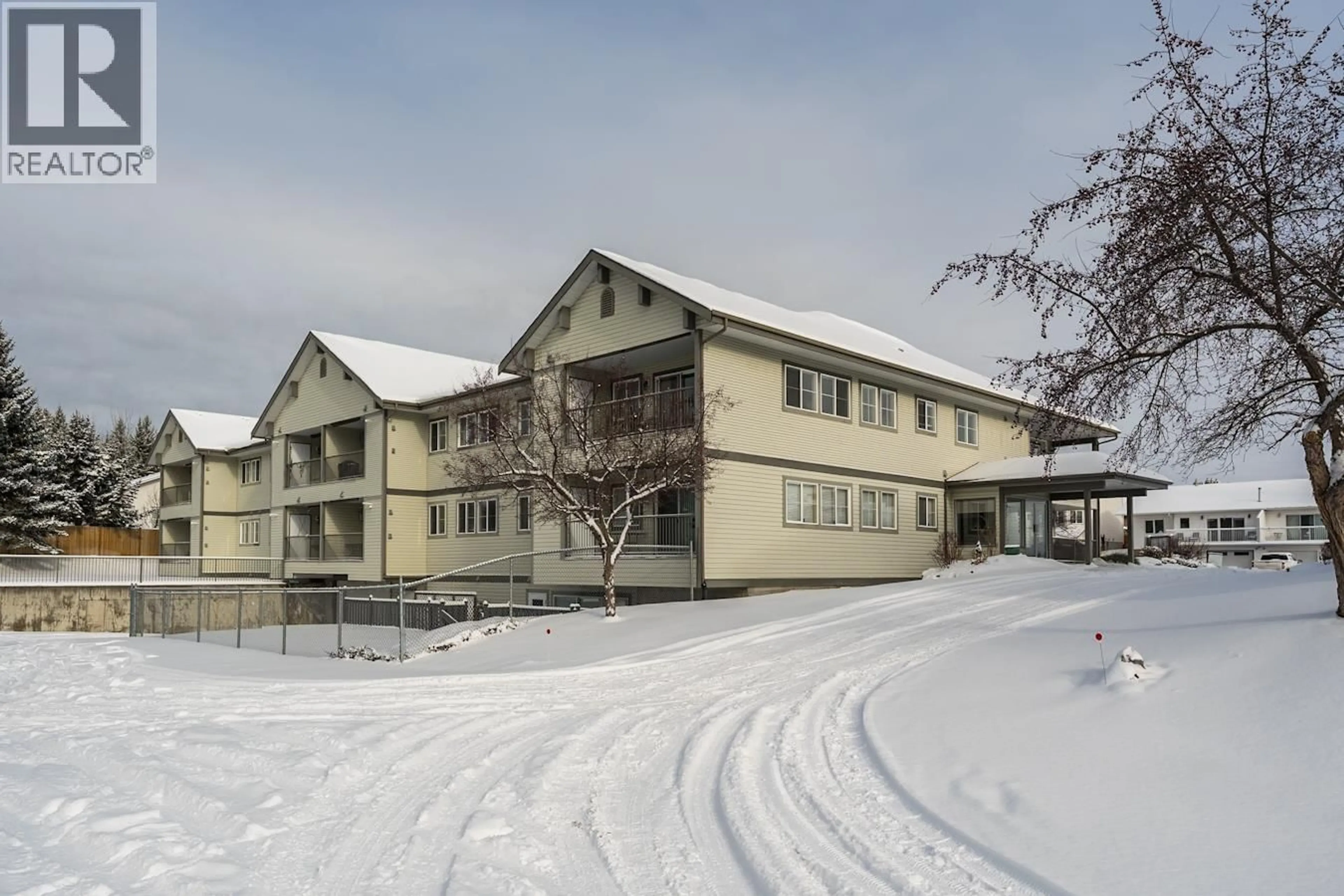 Patio, building for 101 - 7215 SOUTHRIDGE AVENUE, Prince George British Columbia V2N4Z3