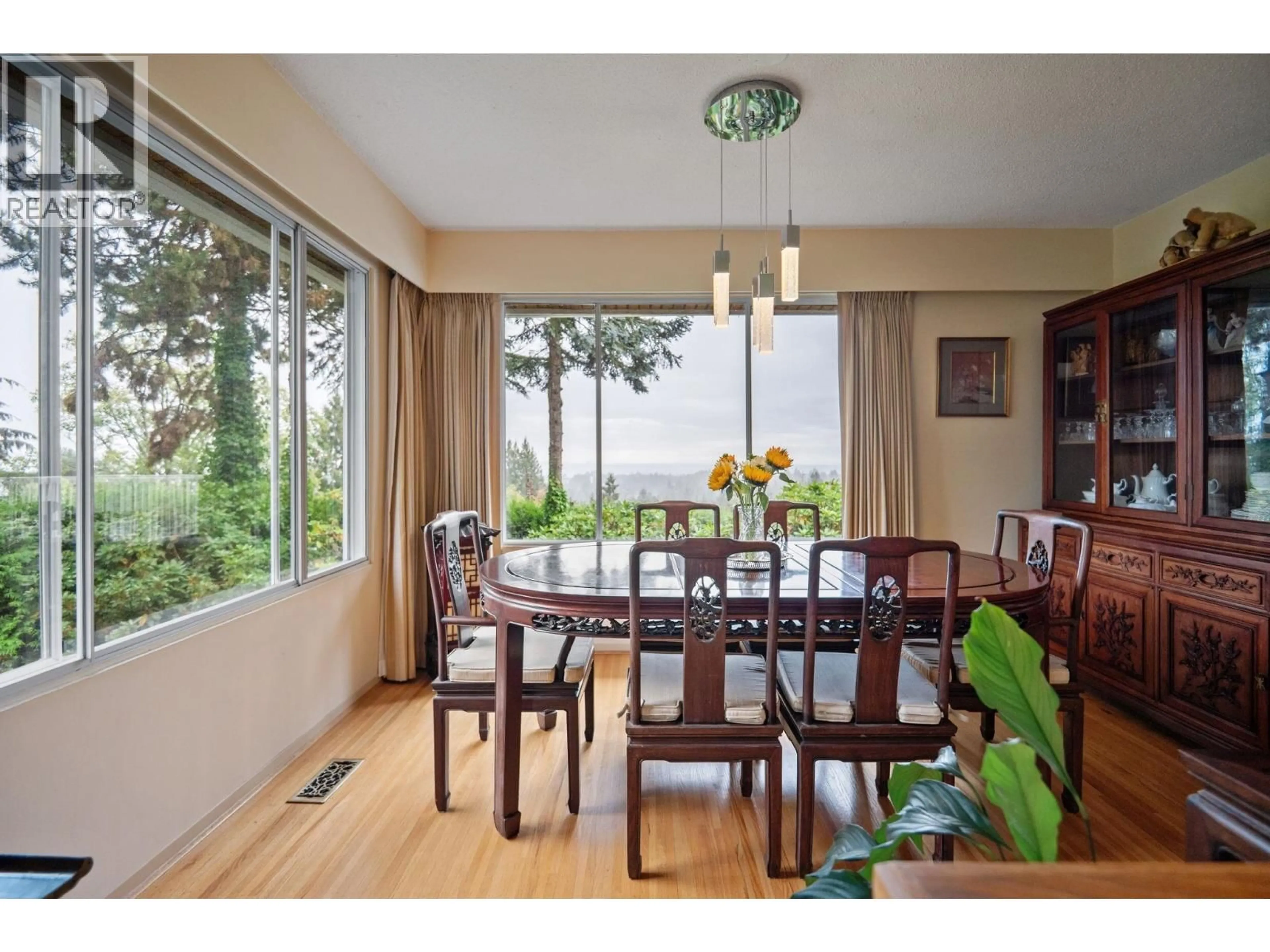 Dining room, wood/laminate floor for 1089 KILMER ROAD, North Vancouver British Columbia V7K1P9