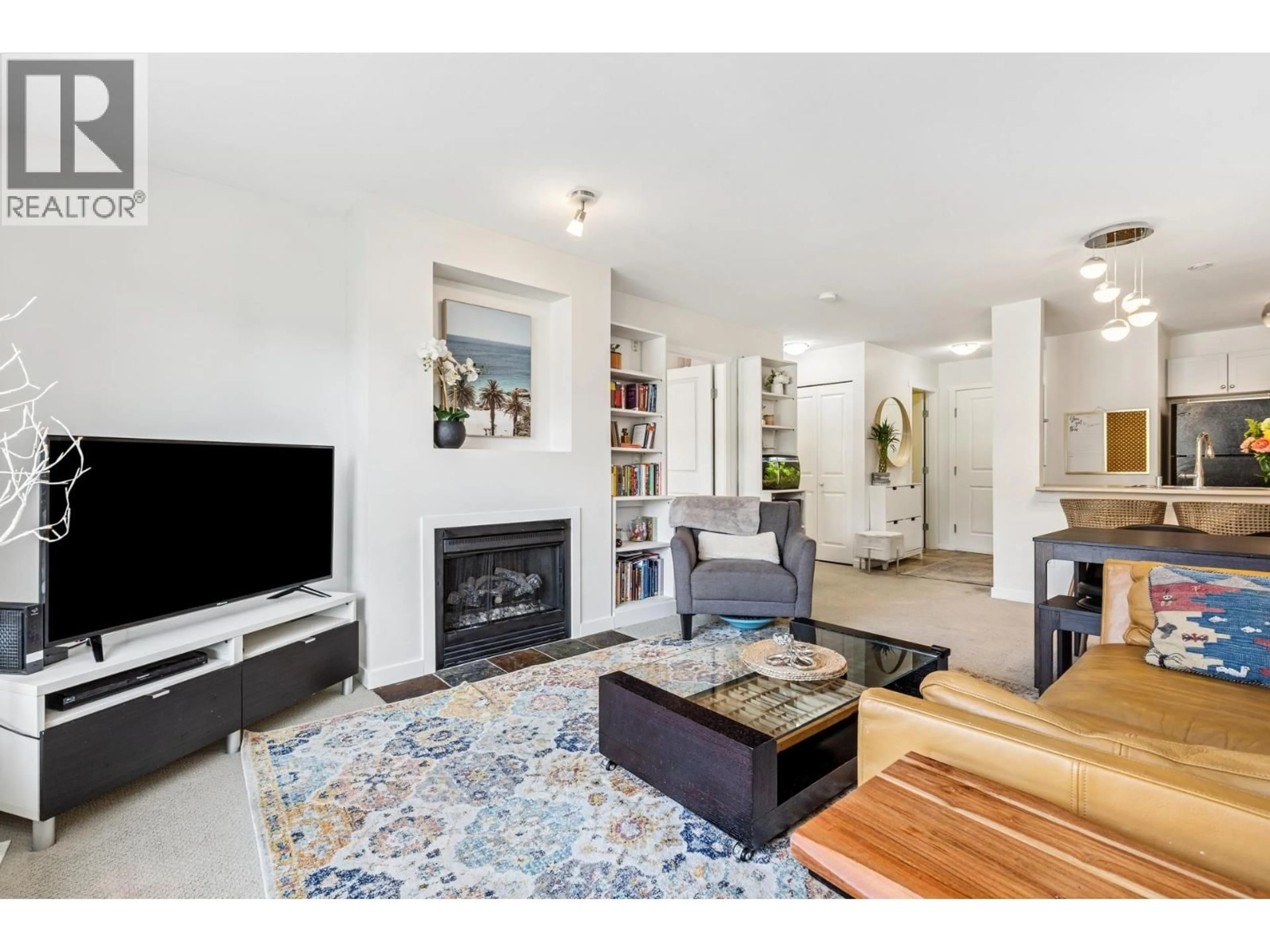 Living room with furniture, unknown for 404 - 183 23RD STREET, North Vancouver British Columbia V7M2B1