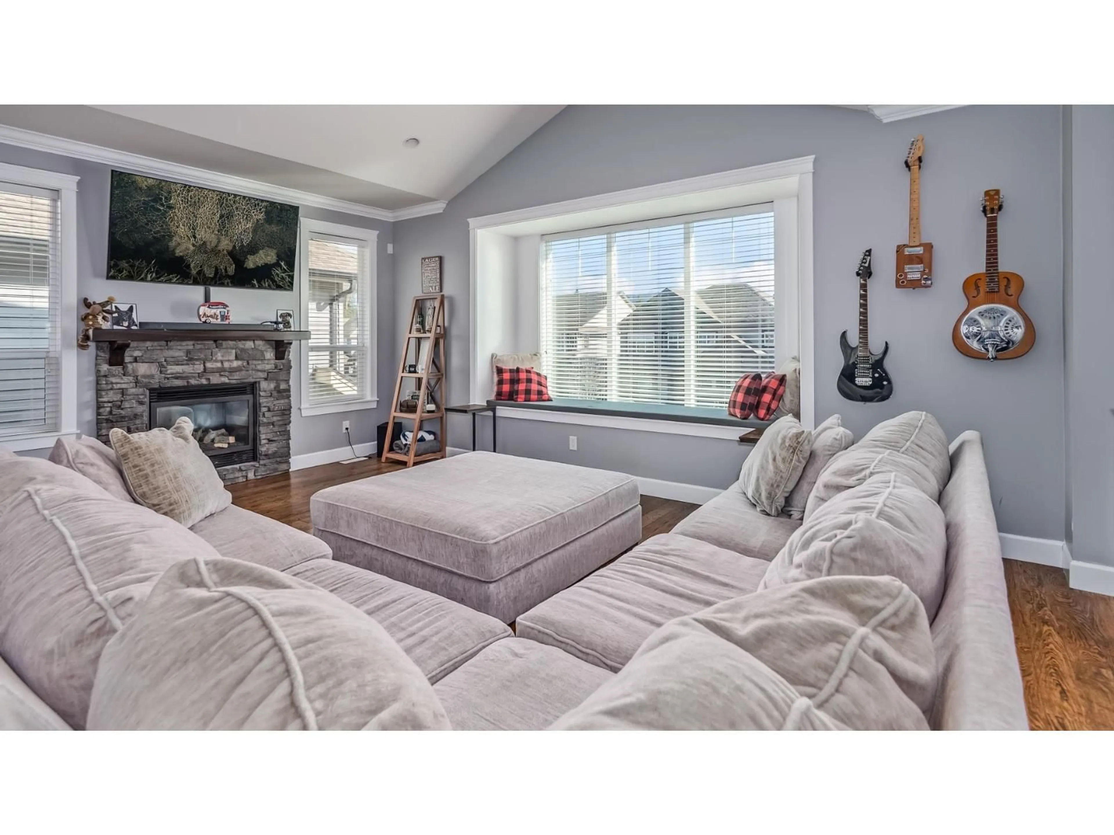 Living room with furniture, unknown for 8723 NOTTMAN STREET, Mission British Columbia V2V0C1