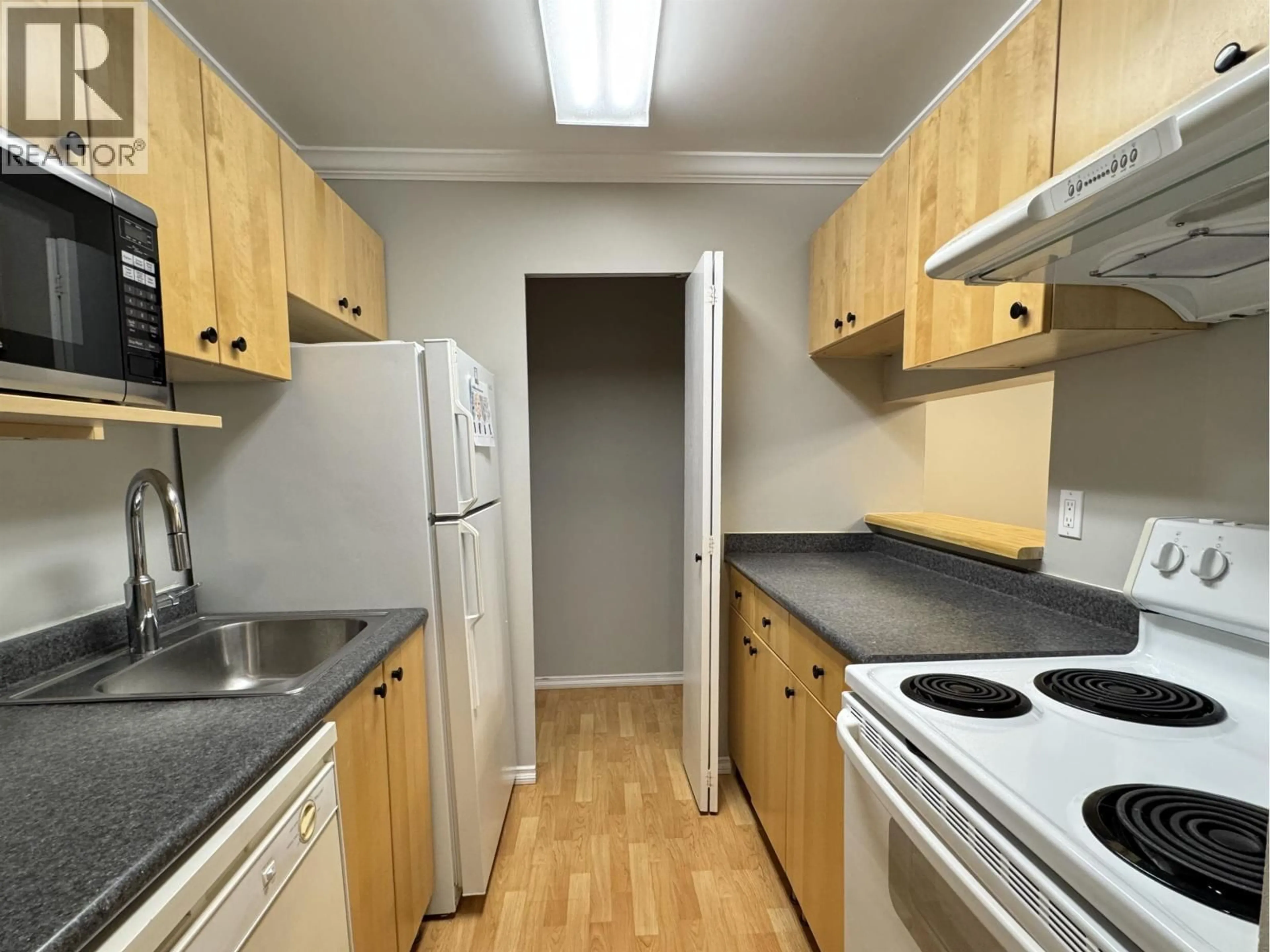 Standard kitchen, unknown for 103 - 8640 CITATION DRIVE, Richmond British Columbia V6Y3A3