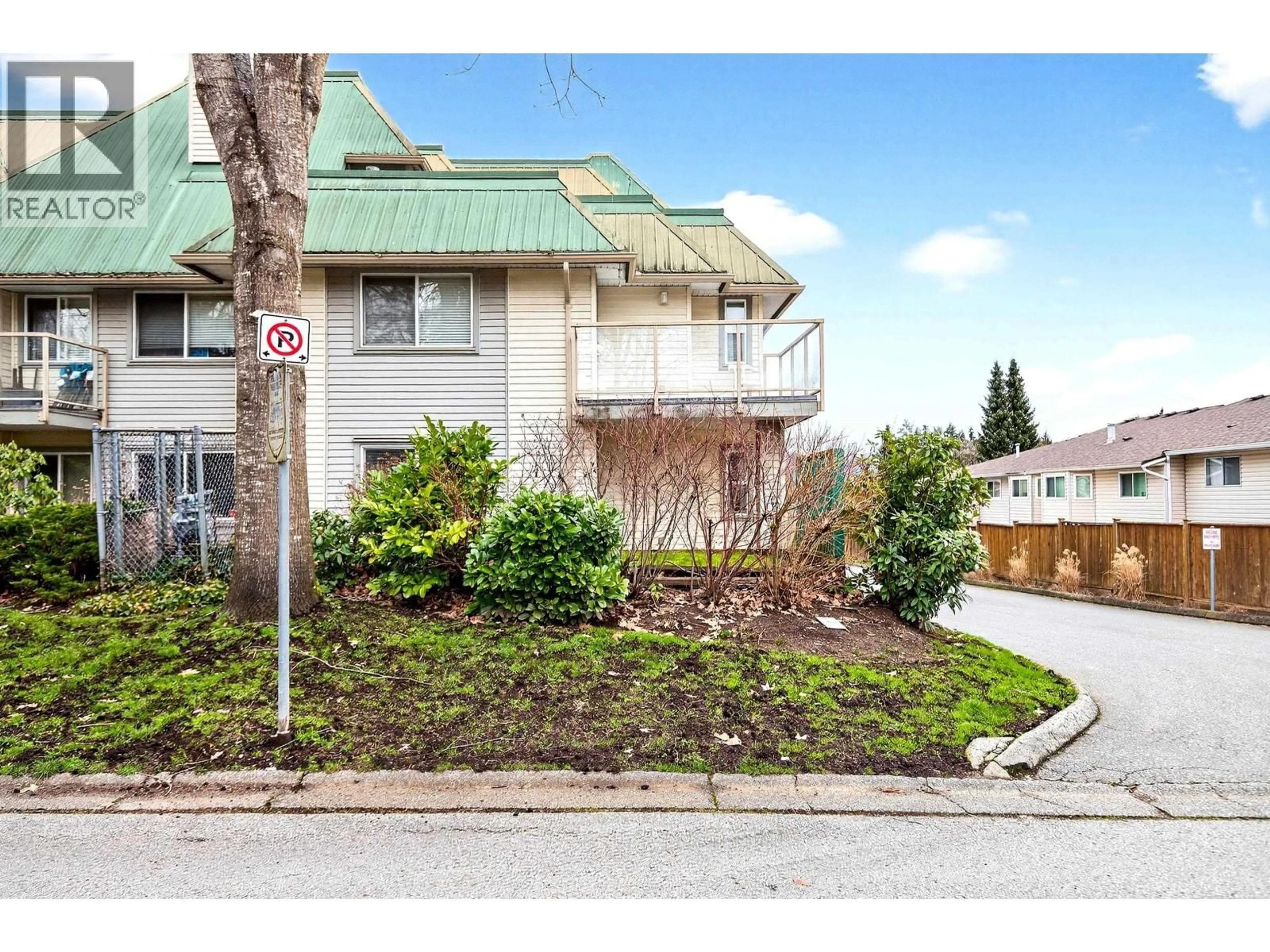 A pic from outside/outdoor area/front of a property/back of a property/a pic from drone, street for 101 - 22275 123 AVENUE, Maple Ridge British Columbia V2X4E1