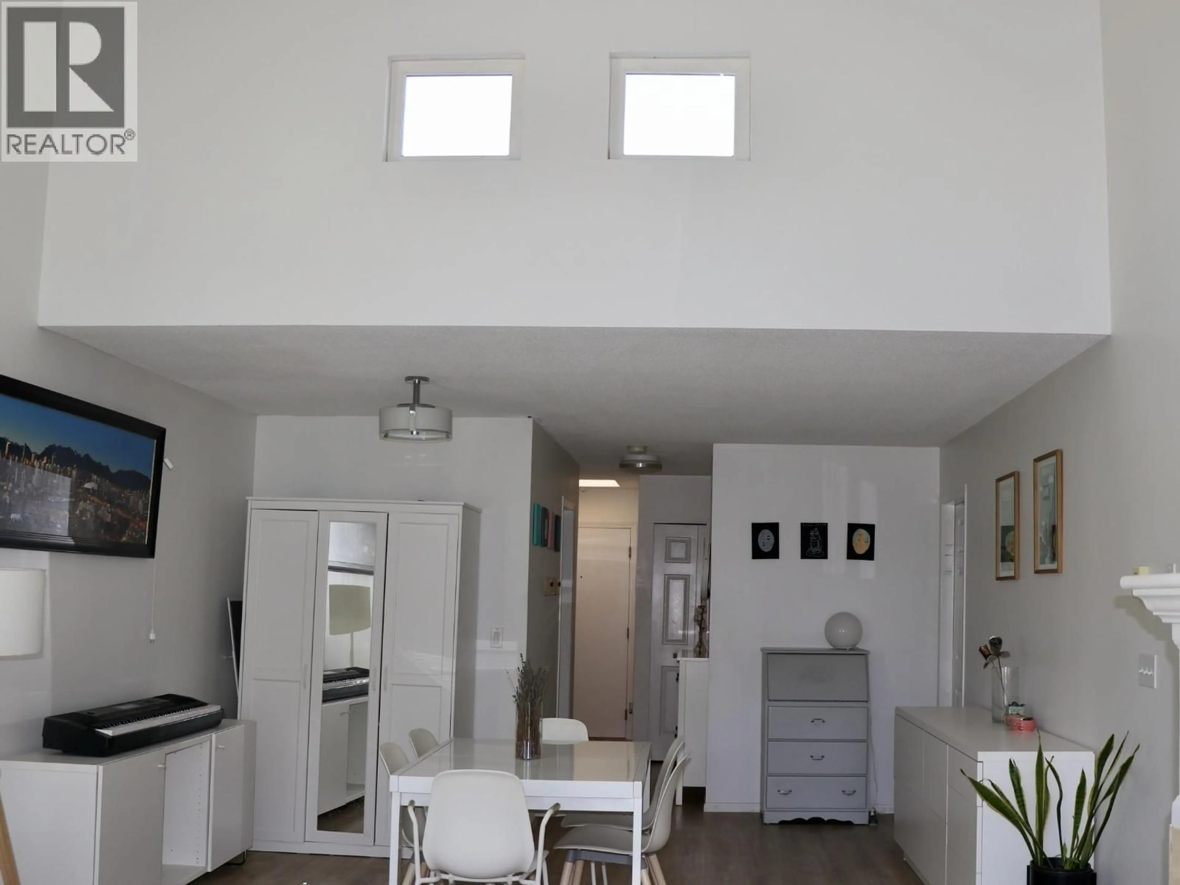 A pic of a room for 403 - 106 KINGS ROAD, North Vancouver British Columbia V7N2L8