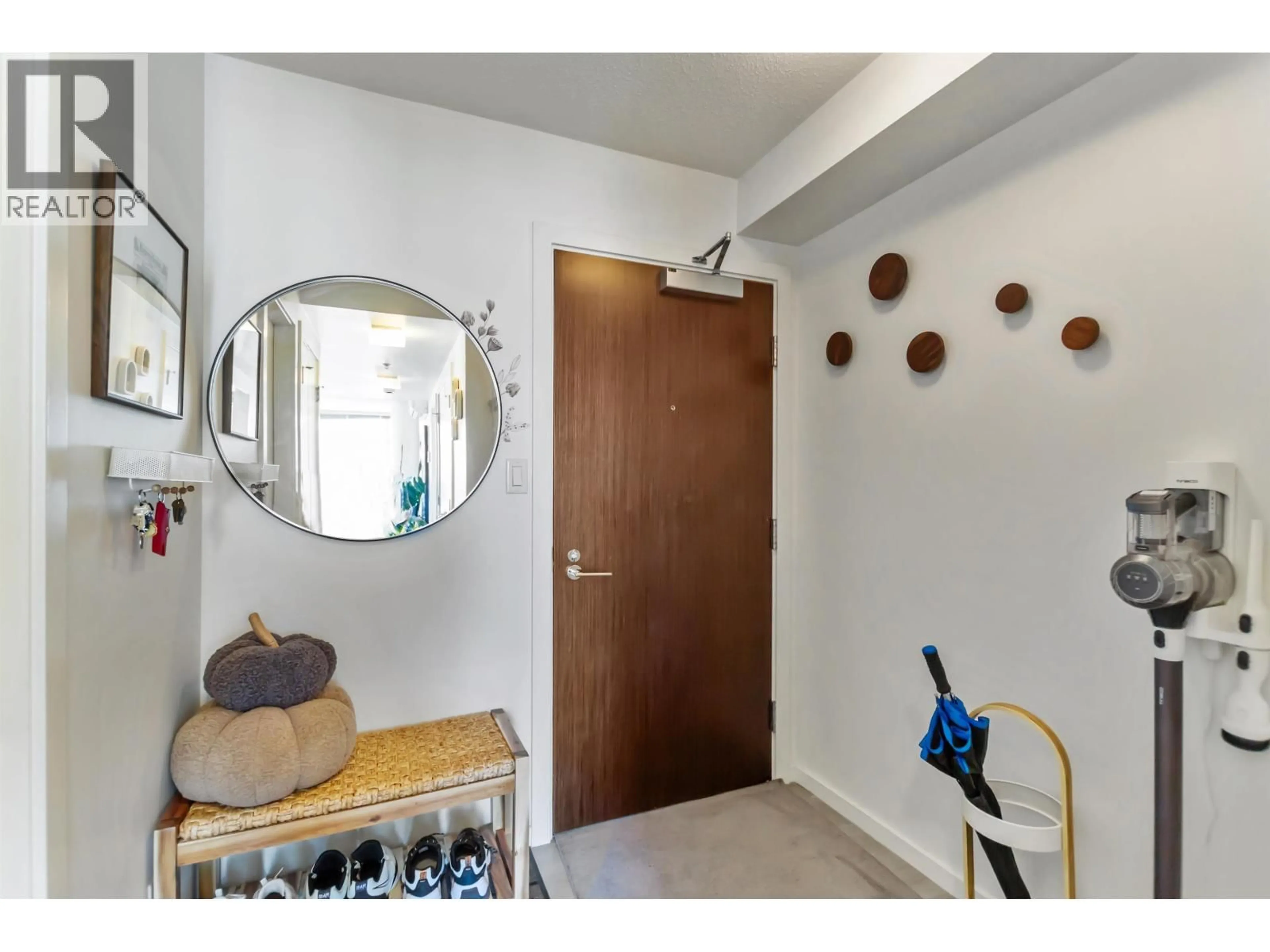 Indoor entryway for 1301 - 7788 ACKROYD ROAD, Richmond British Columbia V6X0M8