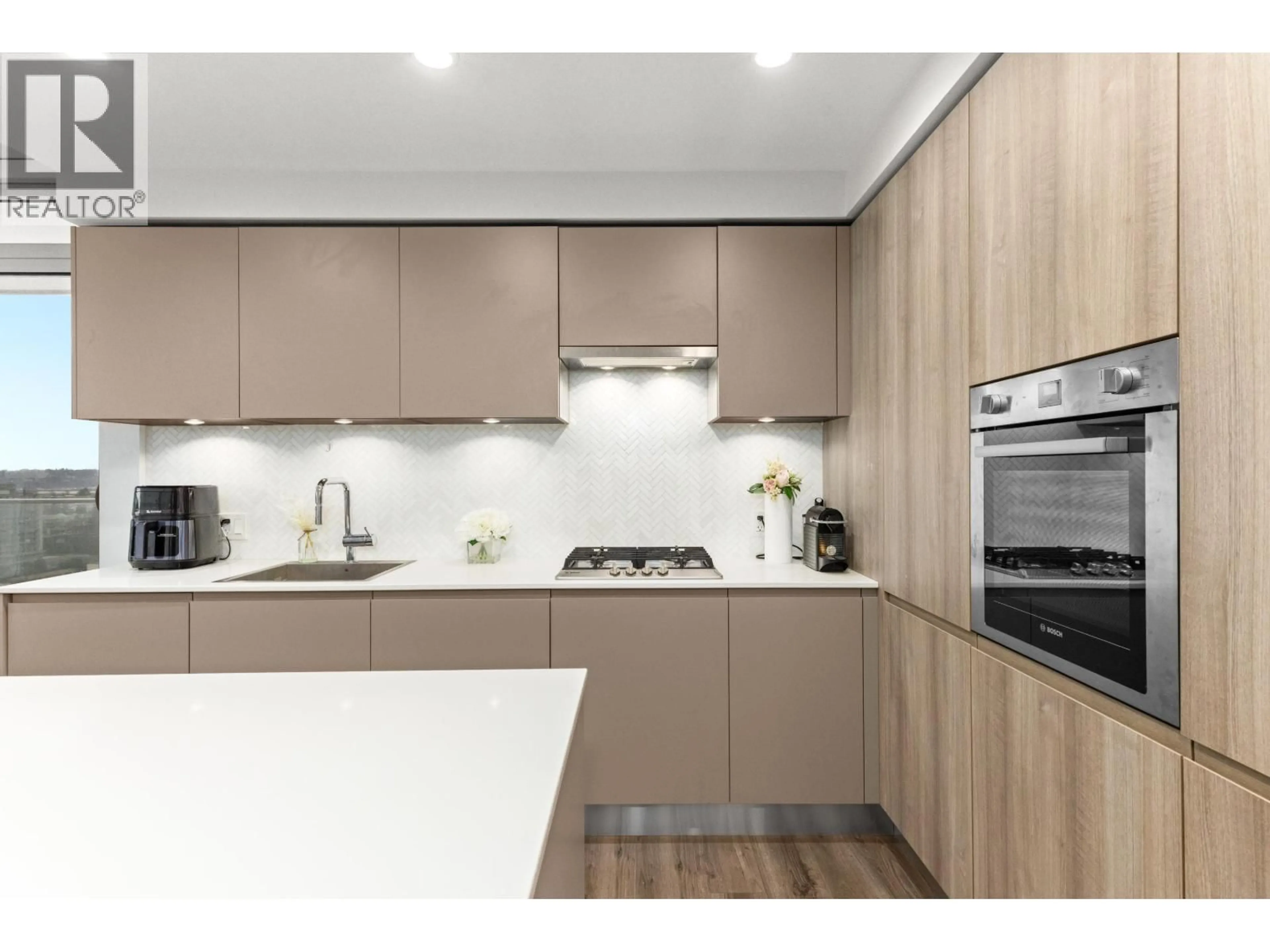 Standard kitchen, wood/laminate floor for 905 - 3833 EVERGREEN PLACE, Burnaby British Columbia V3J0M2