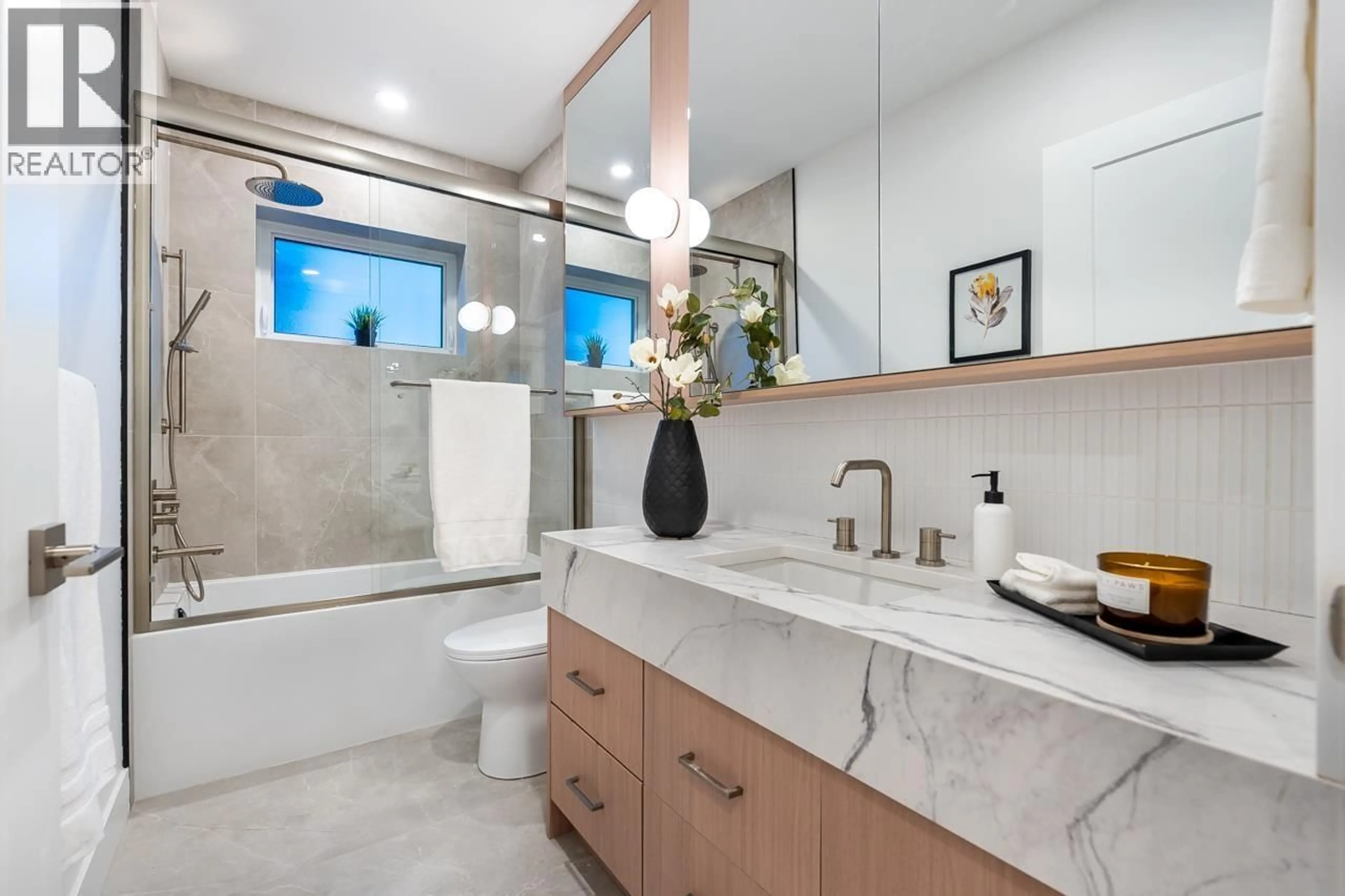 Contemporary bathroom, ceramic/tile floor for 1 - 5355 INVERNESS STREET, Vancouver British Columbia V5W3P2
