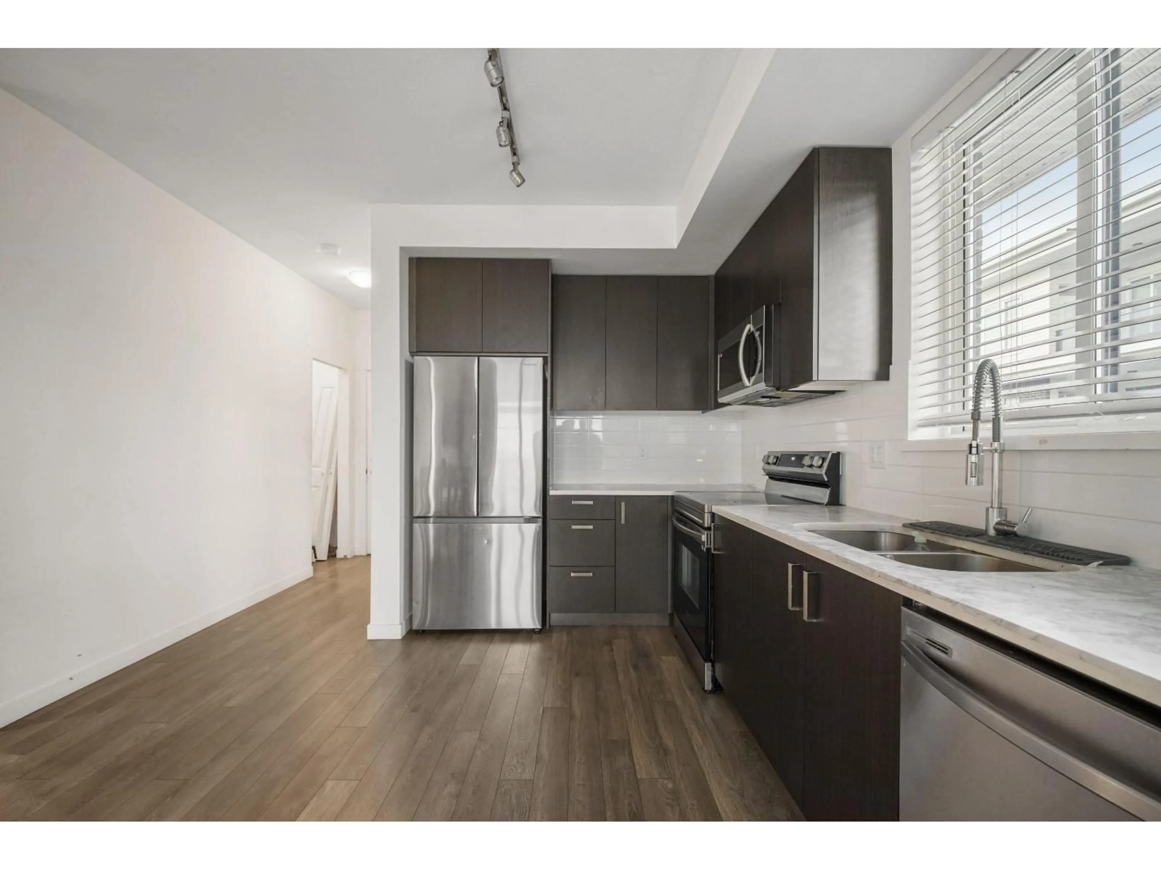 Standard kitchen, wood/laminate floor for 501 - 15858 FRASER HIGHWAY, Surrey British Columbia V4N6W6