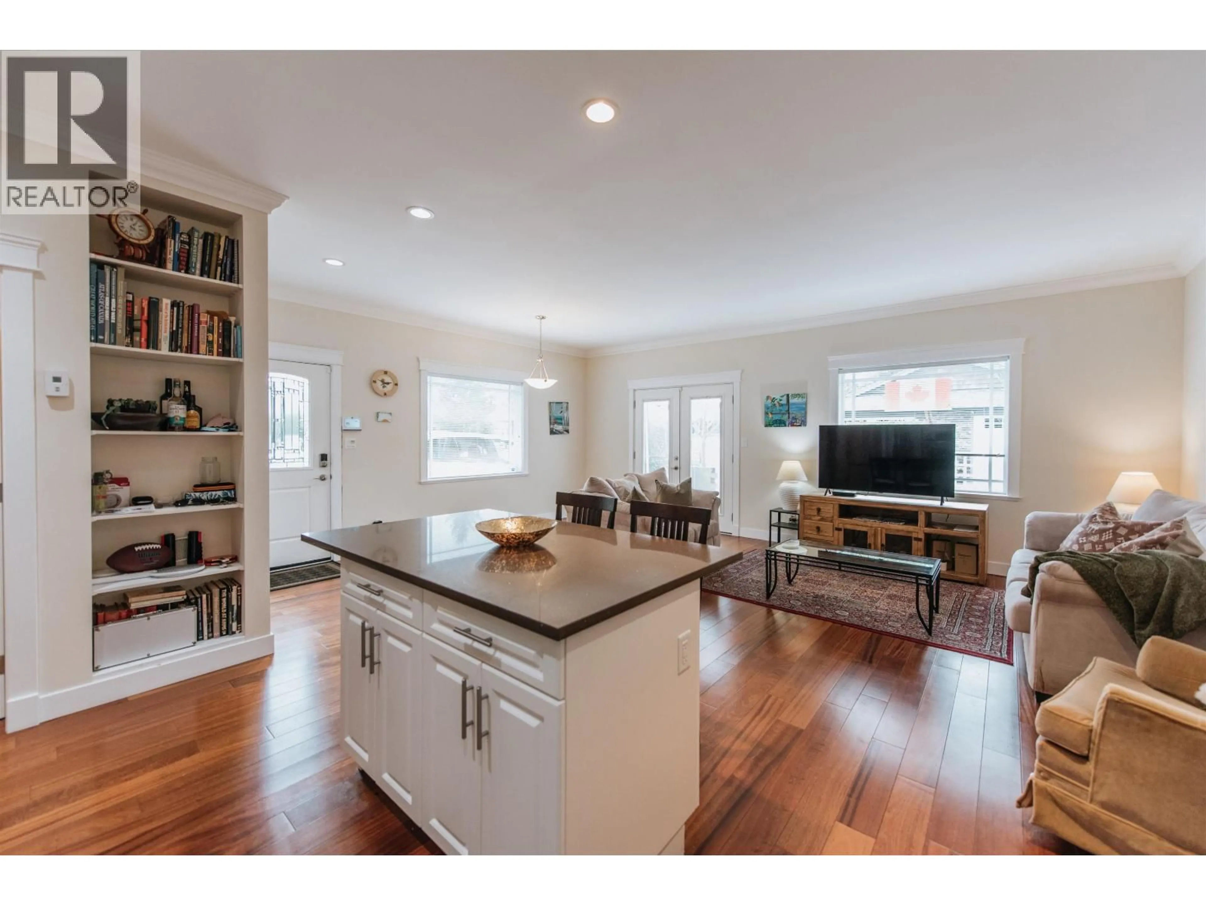Open concept kitchen, wood/laminate floor for 766 GERUSSI LANE, Gibsons British Columbia V0N1V7