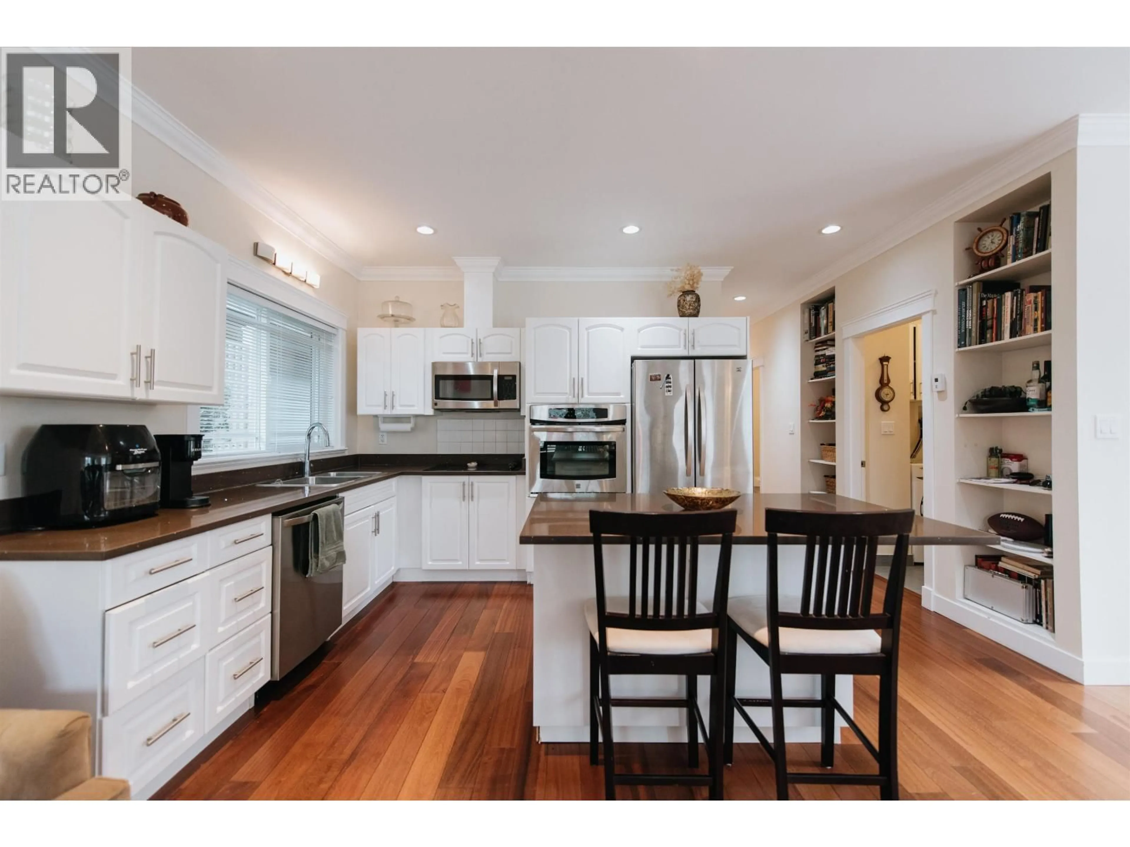 Open concept kitchen, wood/laminate floor for 766 GERUSSI LANE, Gibsons British Columbia V0N1V7