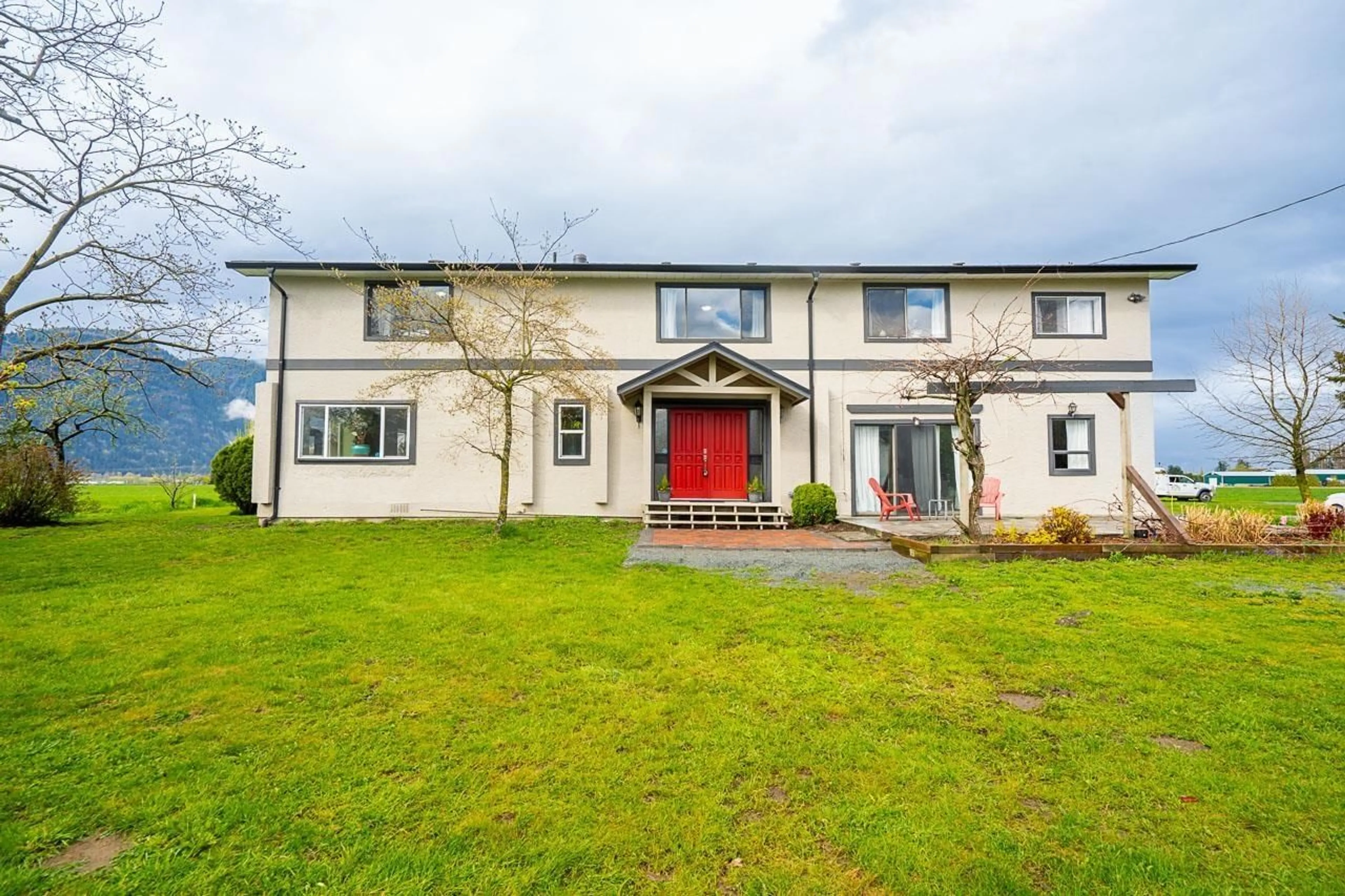 A pic from outside/outdoor area/front of a property/back of a property/a pic from drone, building for 40575 NO. 4 ROAD, Abbotsford British Columbia V3G2S2