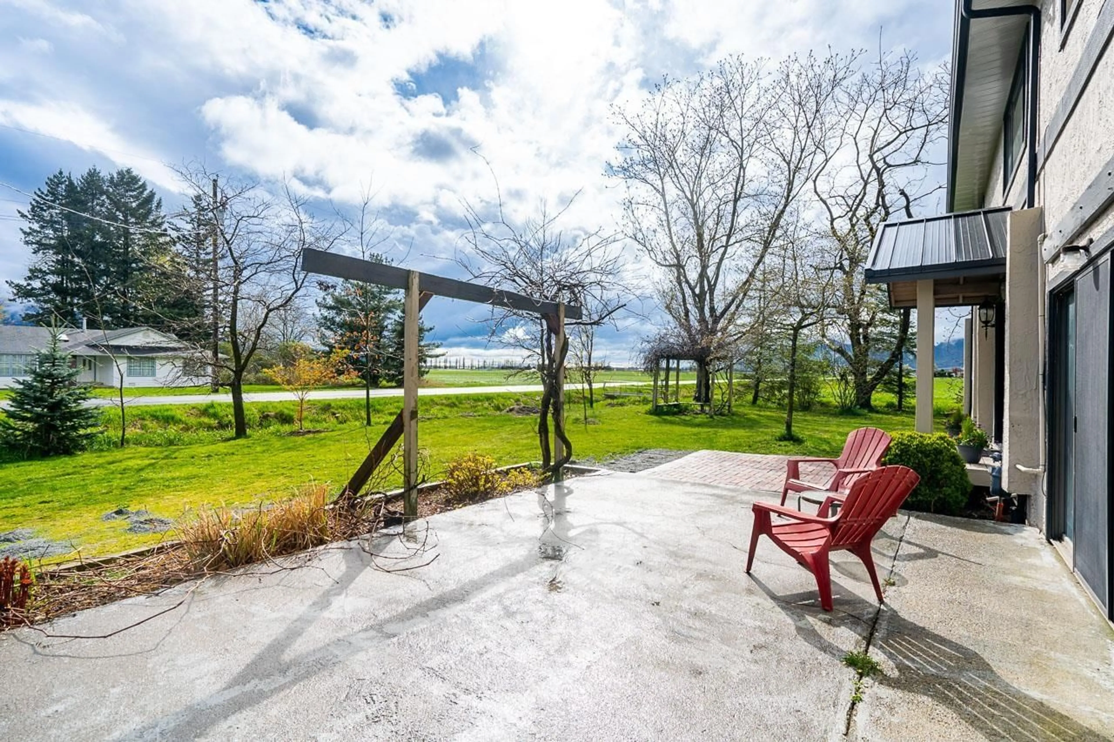 Patio, water/lake/river/ocean view for 40575 NO. 4 ROAD, Abbotsford British Columbia V3G2S2