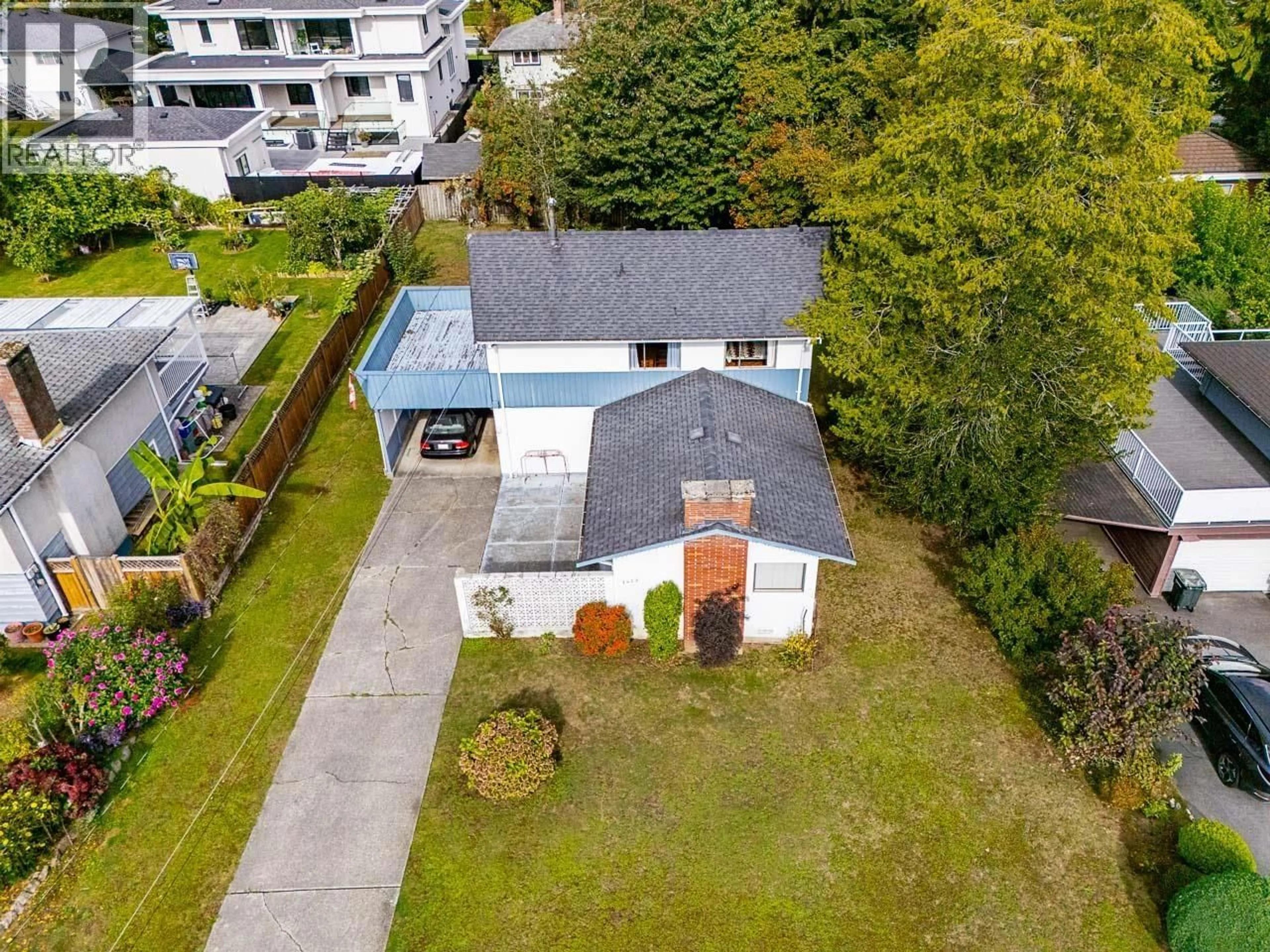 A pic from outside/outdoor area/front of a property/back of a property/a pic from drone, street for 7475 COLLEEN STREET, Burnaby British Columbia V5A2A5
