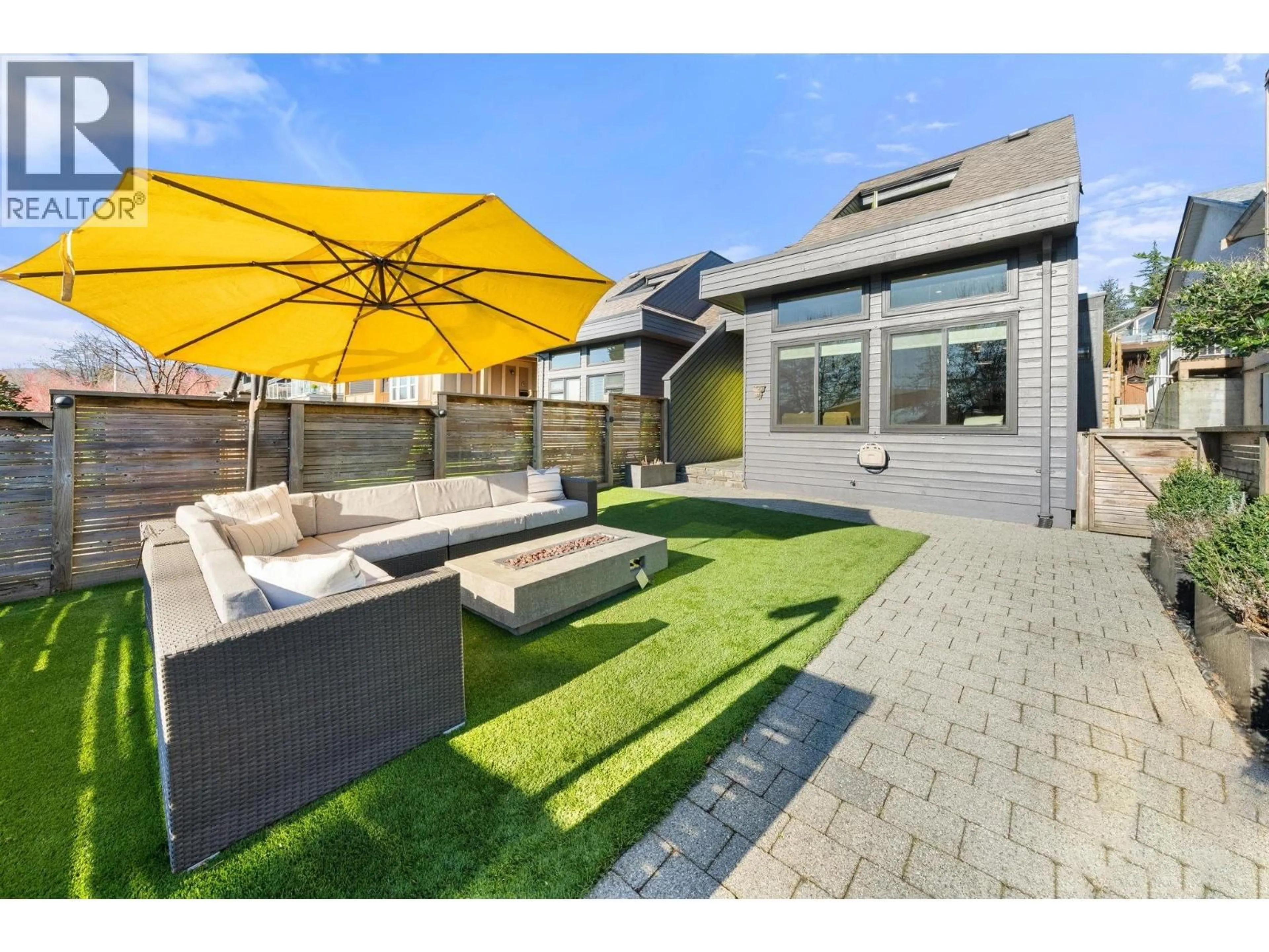 Patio, street for 256 5TH STREET, North Vancouver British Columbia V7M1K1