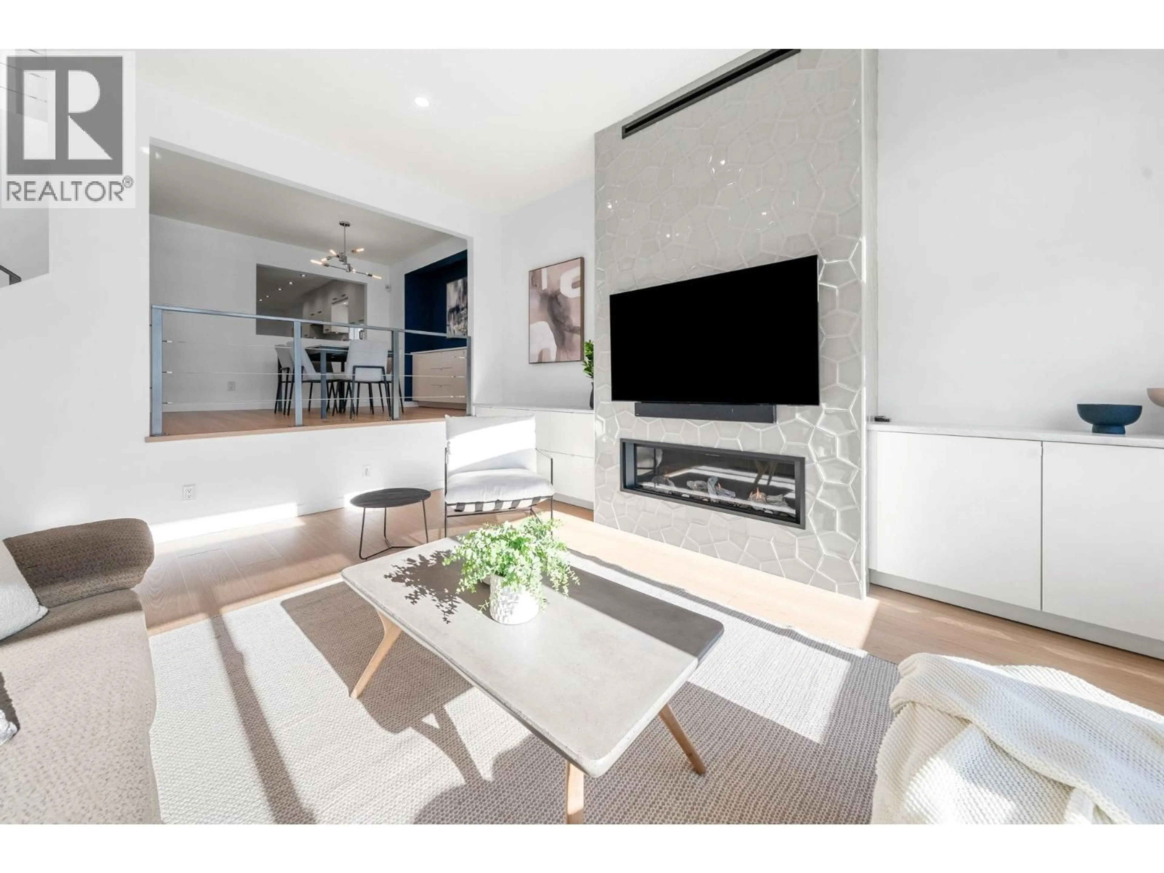 Unknown for 256 5TH STREET, North Vancouver British Columbia V7M1K1