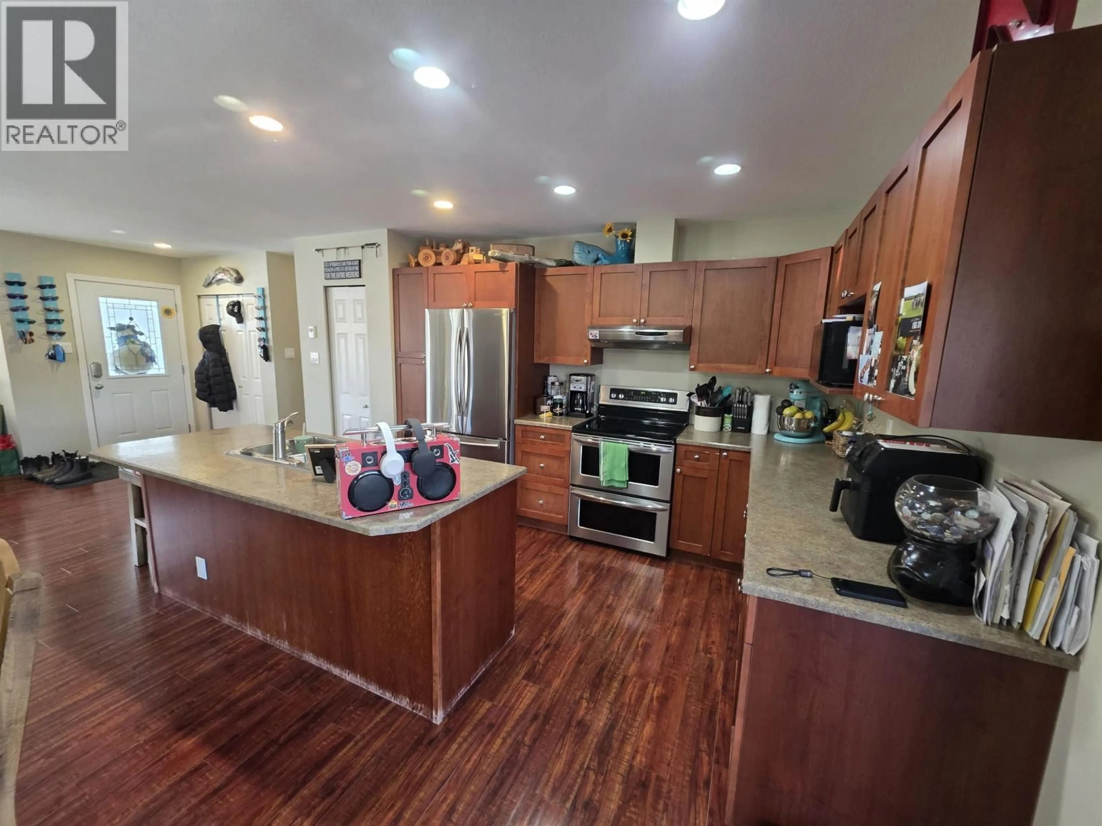 Open concept kitchen, unknown for 3727 DOBBIE STREET, Terrace British Columbia V8G5T7