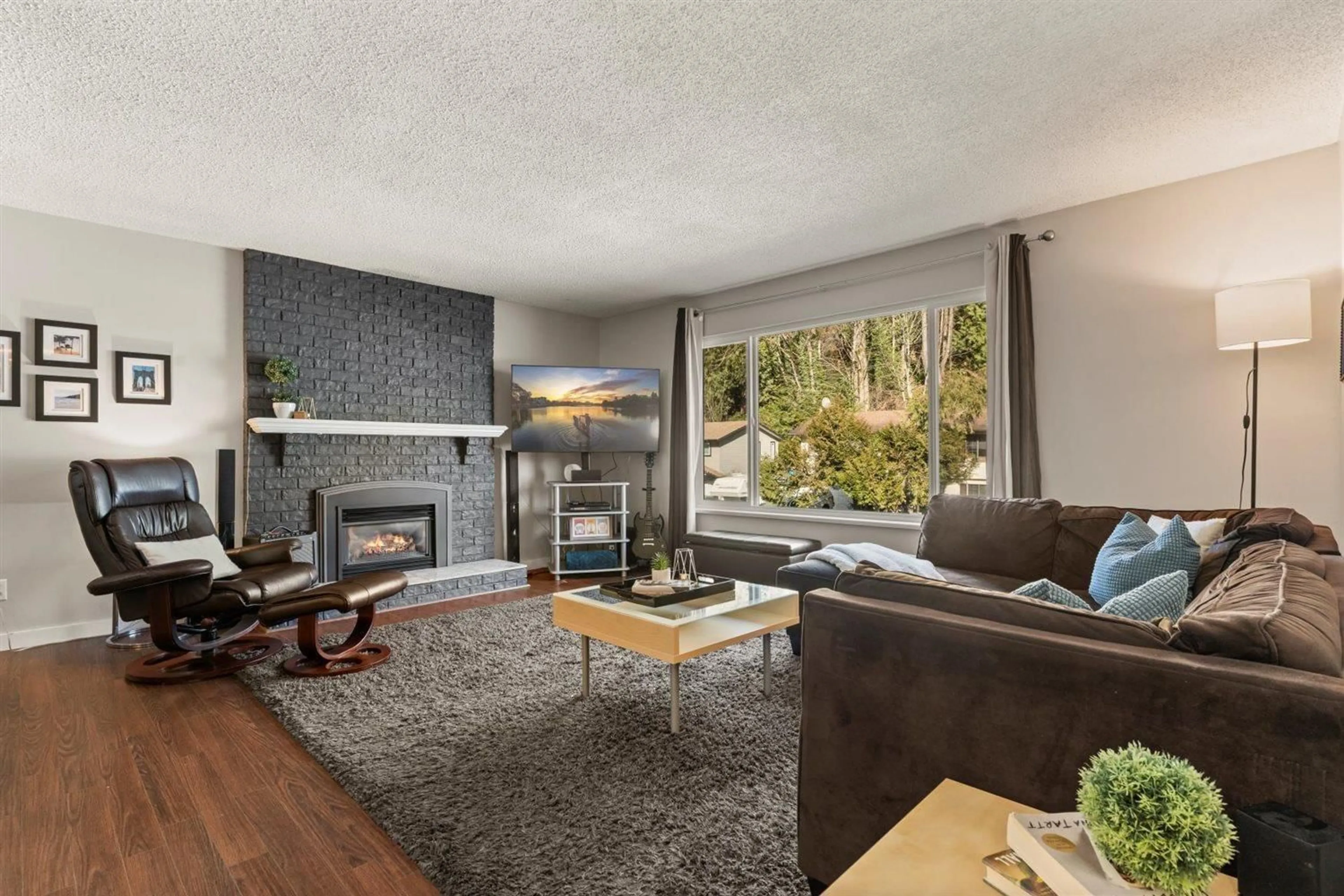 Living room with furniture, unknown for 2419 CAMERON CRESCENT, Abbotsford British Columbia V3G2B1