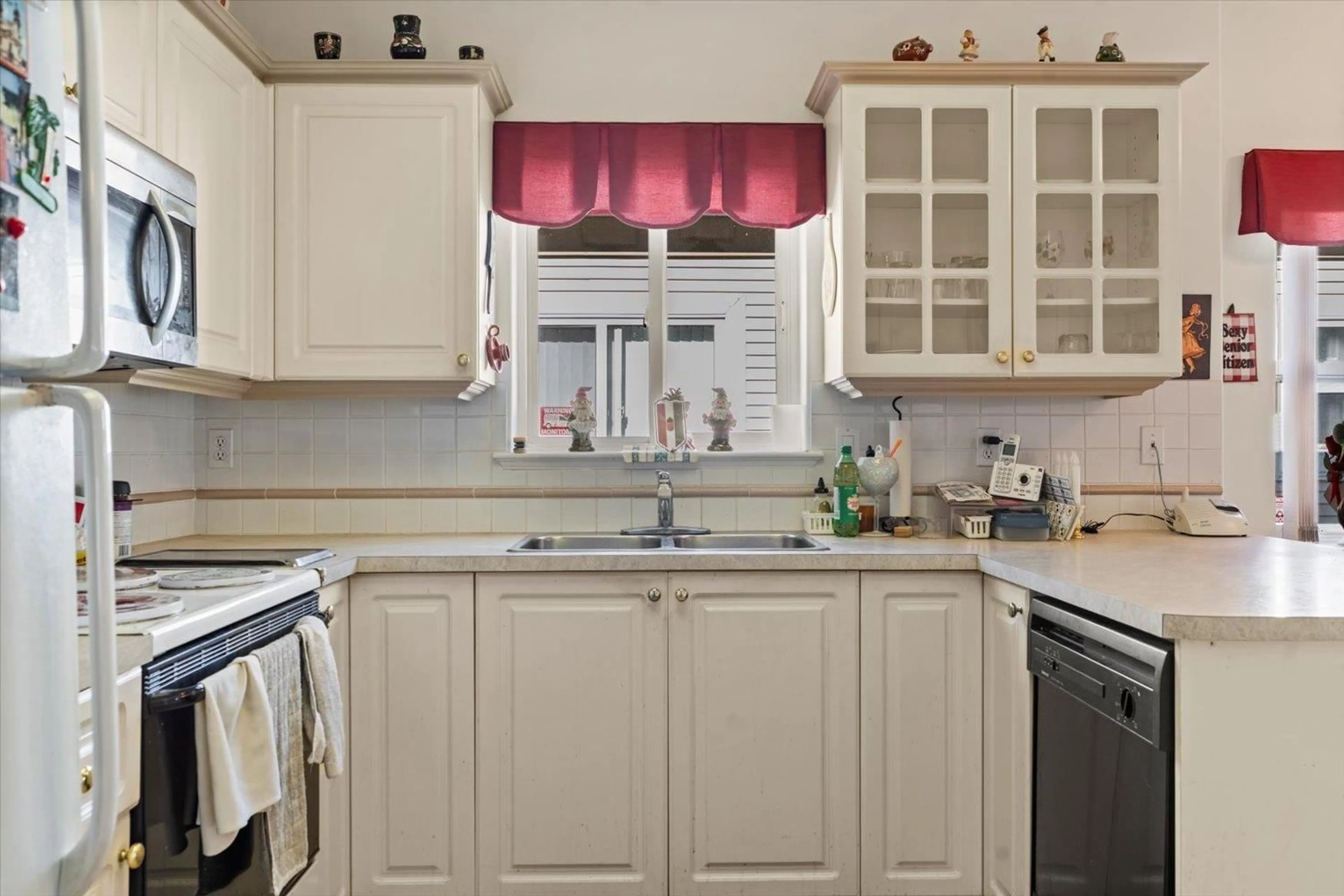 Standard kitchen, unknown for 114 - 8485 YOUNG ROAD, Chilliwack British Columbia V2P7Y7