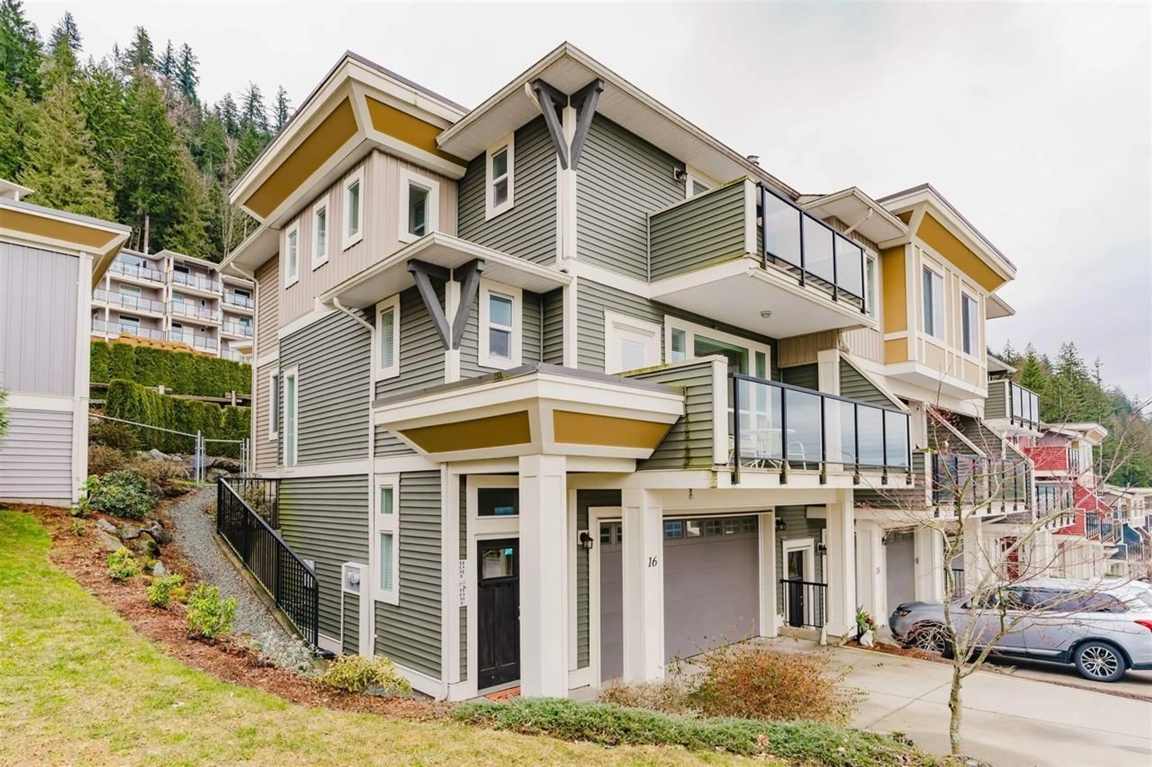 Home with vinyl exterior material, mountain view for 16 - 6026 LINDEMAN STREET, Chilliwack British Columbia V2R0W1