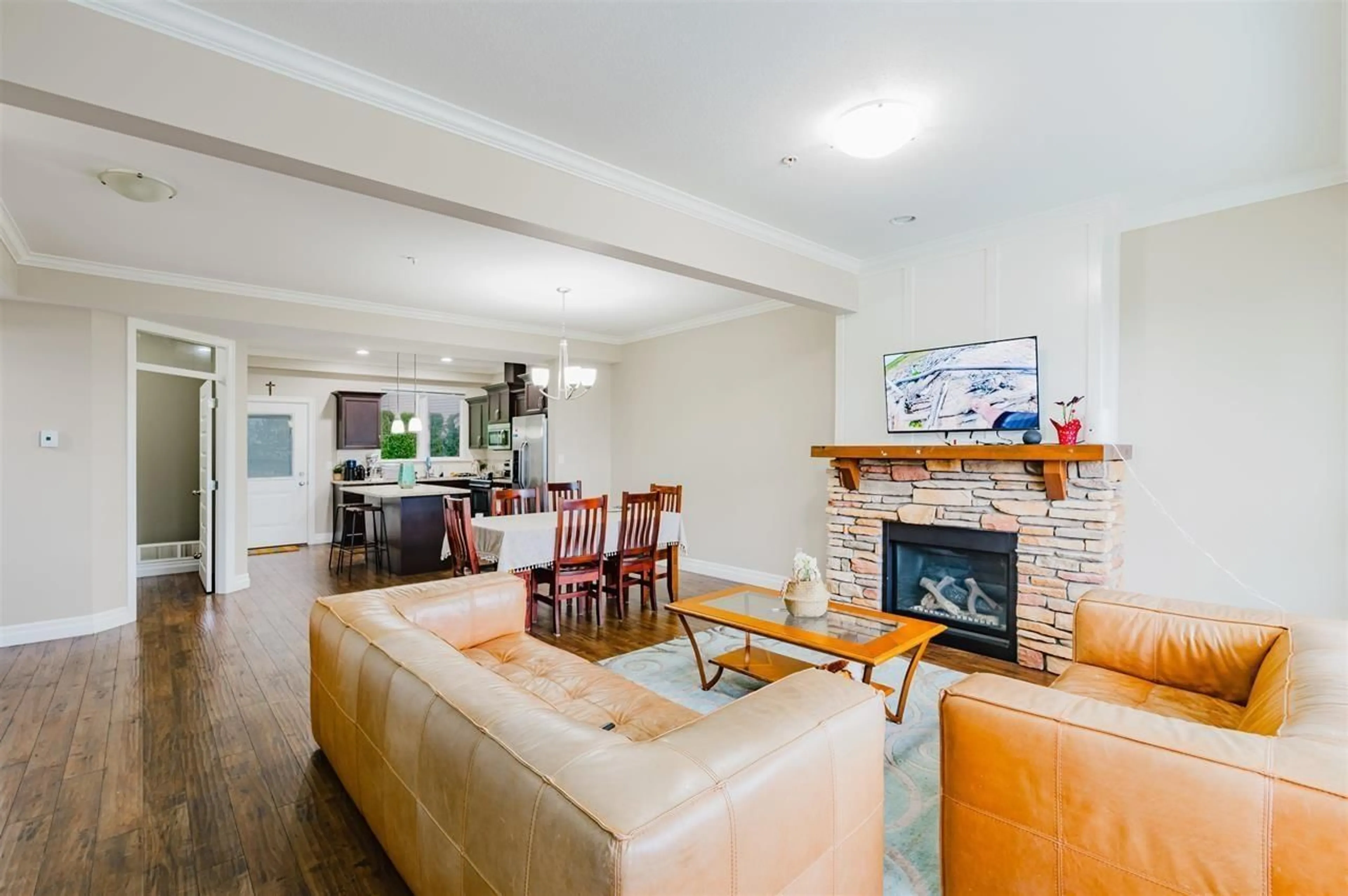 Living room with furniture, unknown for 16 - 6026 LINDEMAN STREET, Chilliwack British Columbia V2R0W1