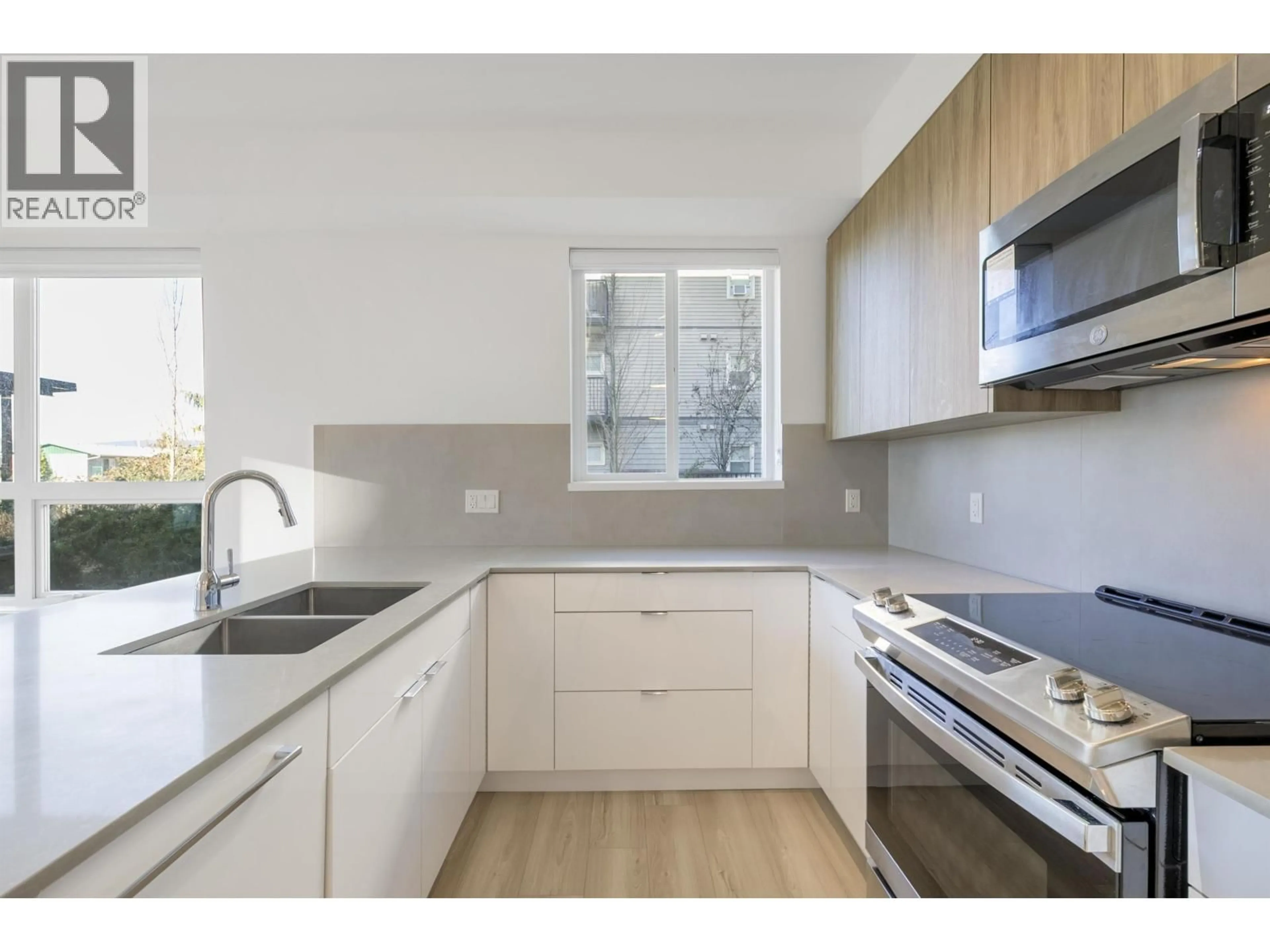 Standard kitchen, wood/laminate floor for 104 - 11913 BURNETT STREET, Maple Ridge British Columbia V2X4N1